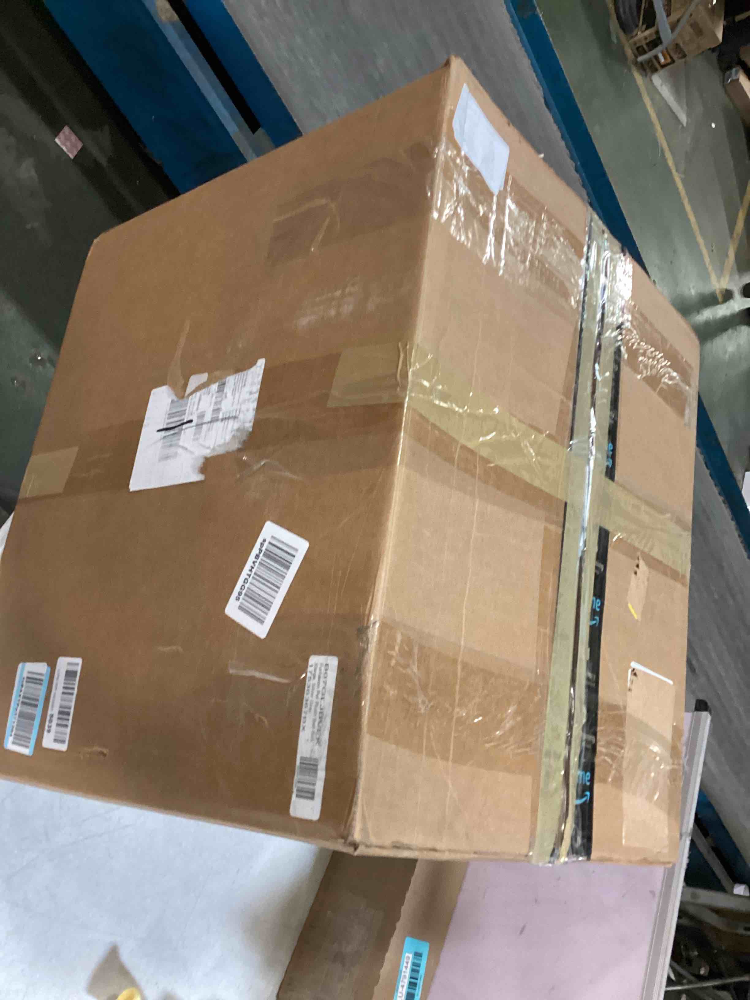 https://s3.amazonaws.com/lotting-images-prod/bidfta/BLU4791458_1703247920607.jpeg