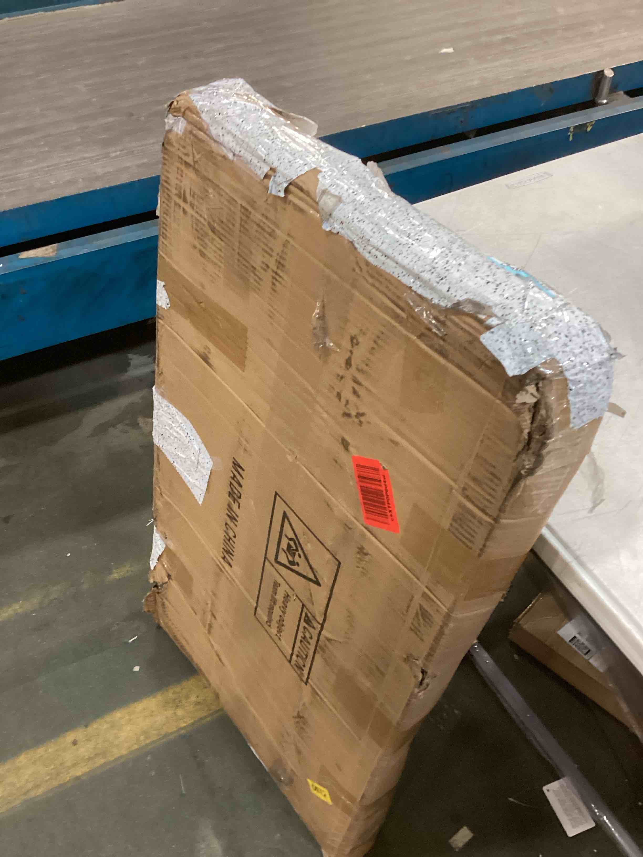 https://s3.amazonaws.com/lotting-images-prod/bidfta/BLU4791668_1703273040993.jpeg
