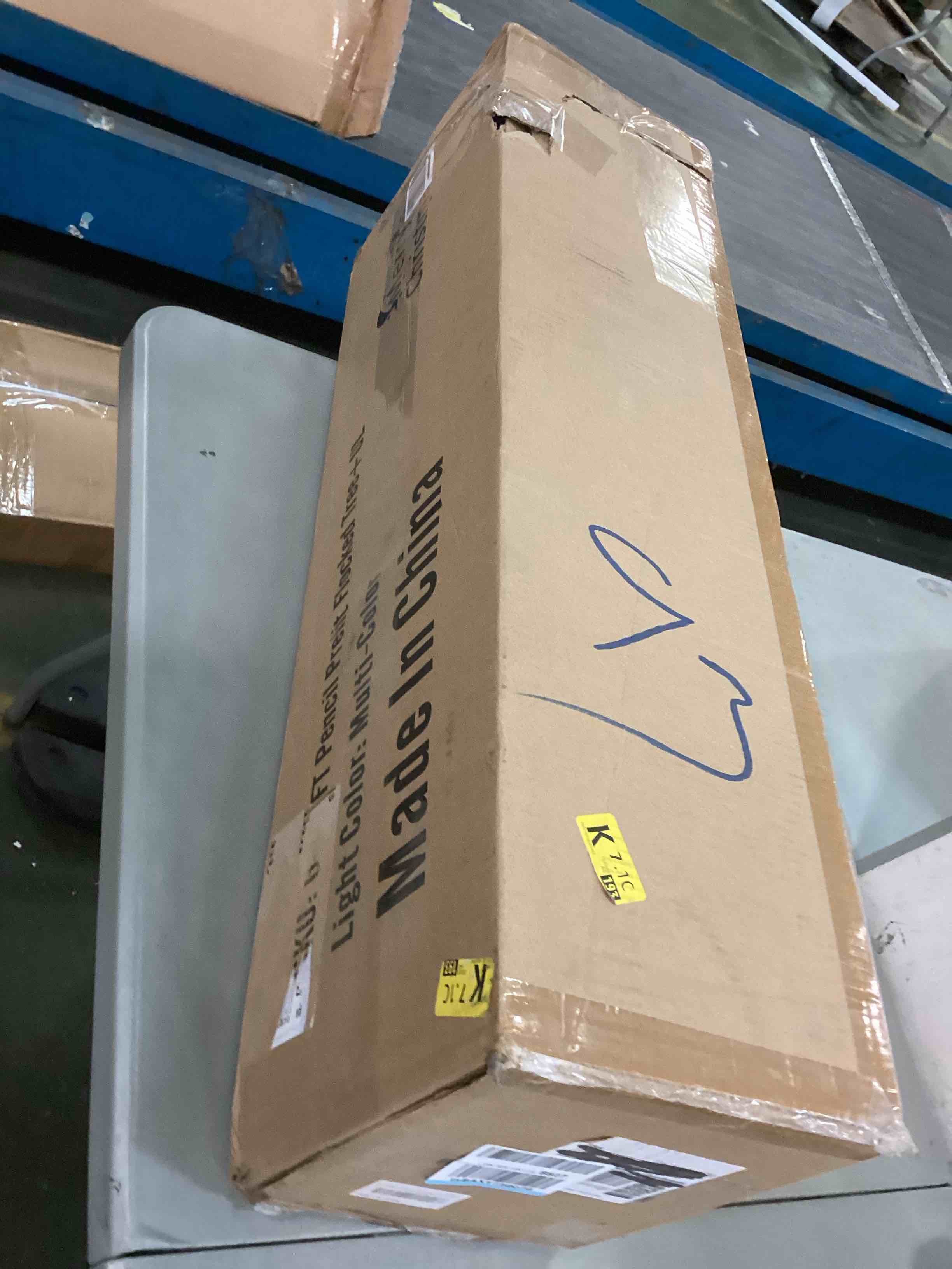 https://s3.amazonaws.com/lotting-images-prod/bidfta/BLU4791841_1703604407967.jpeg