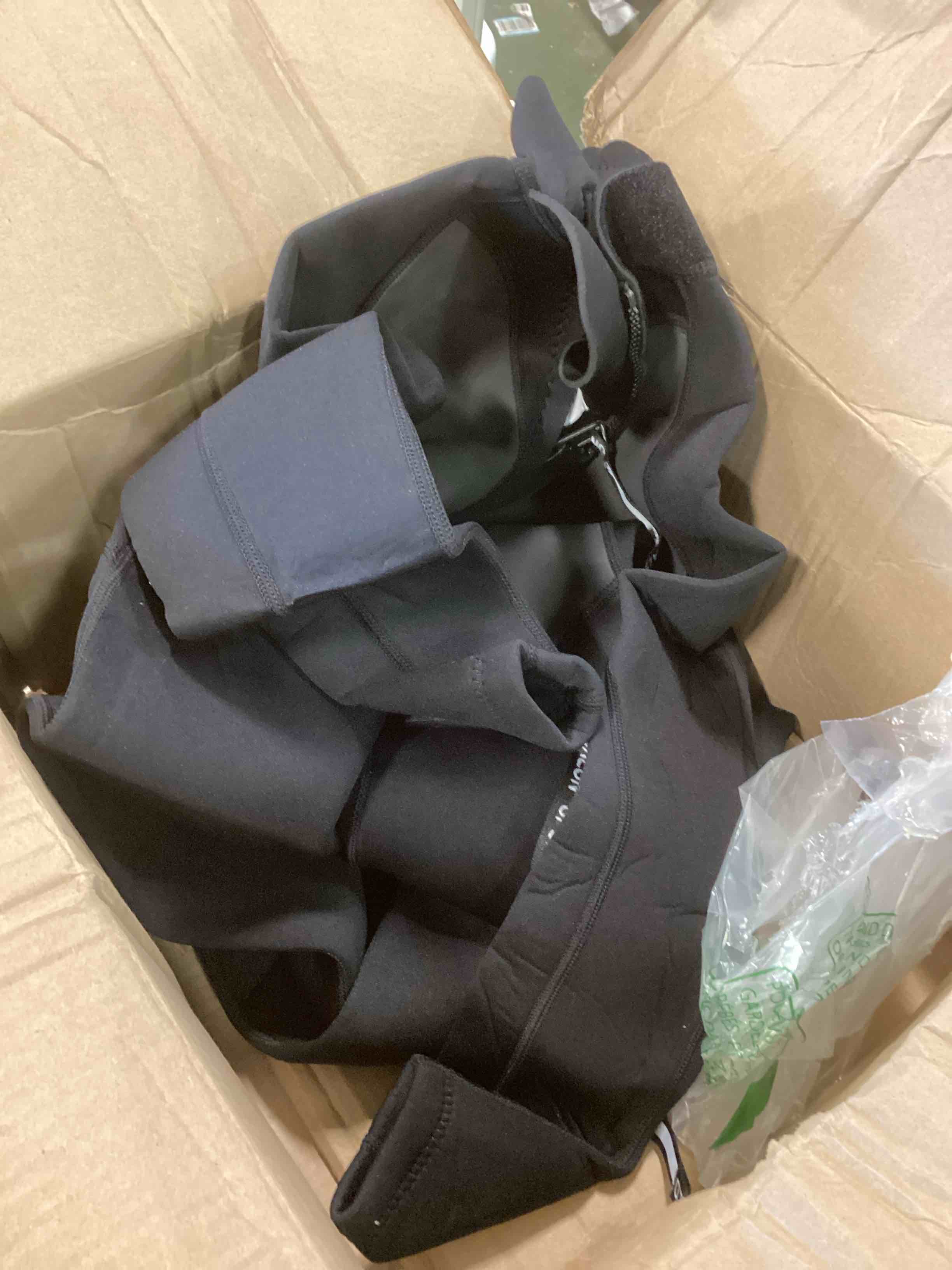 https://s3.amazonaws.com/lotting-images-prod/bidfta/BLU4792101_1703696129245.jpeg