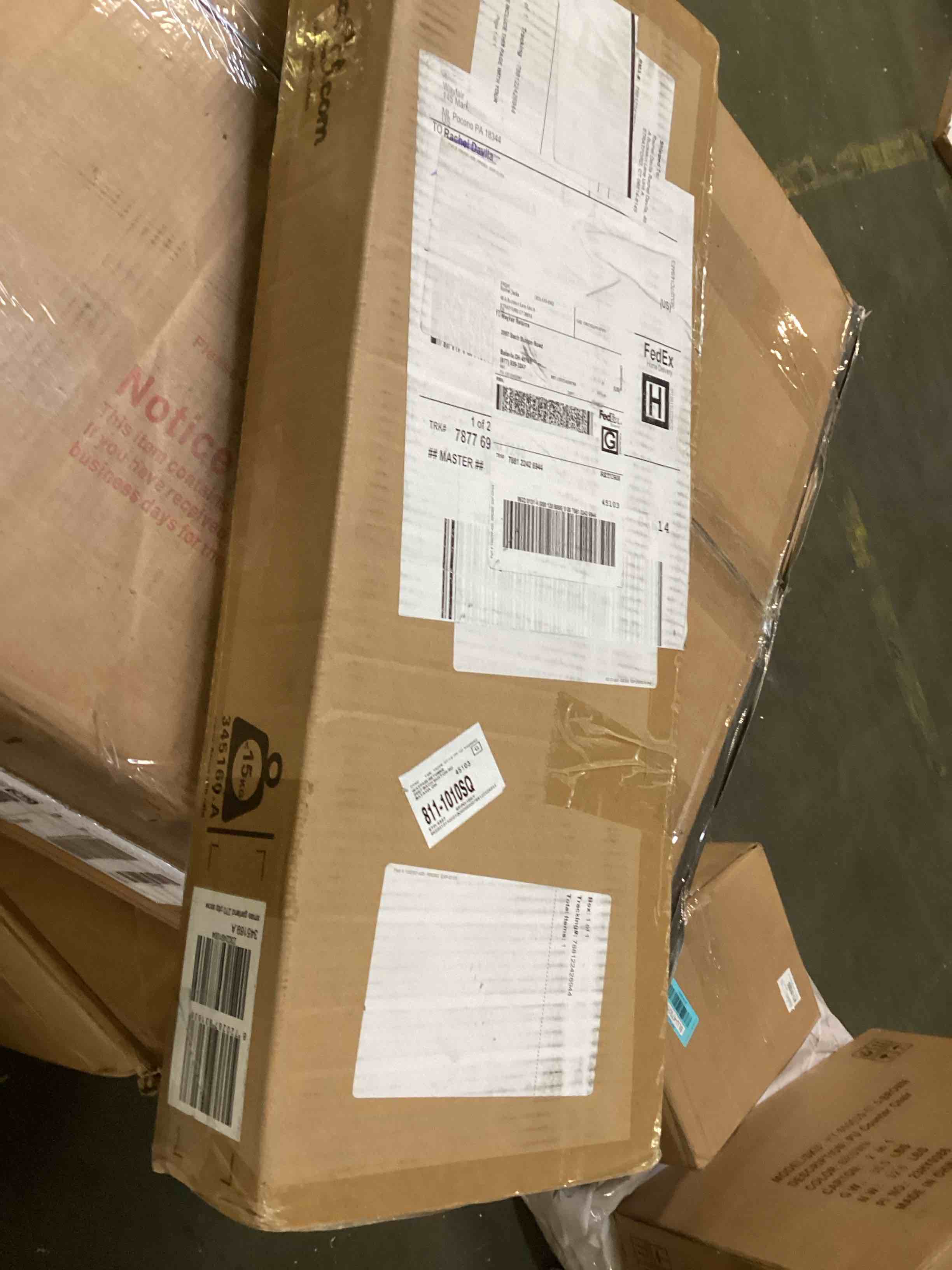https://s3.amazonaws.com/lotting-images-prod/bidfta/BLU4792581_1703952905951.jpeg