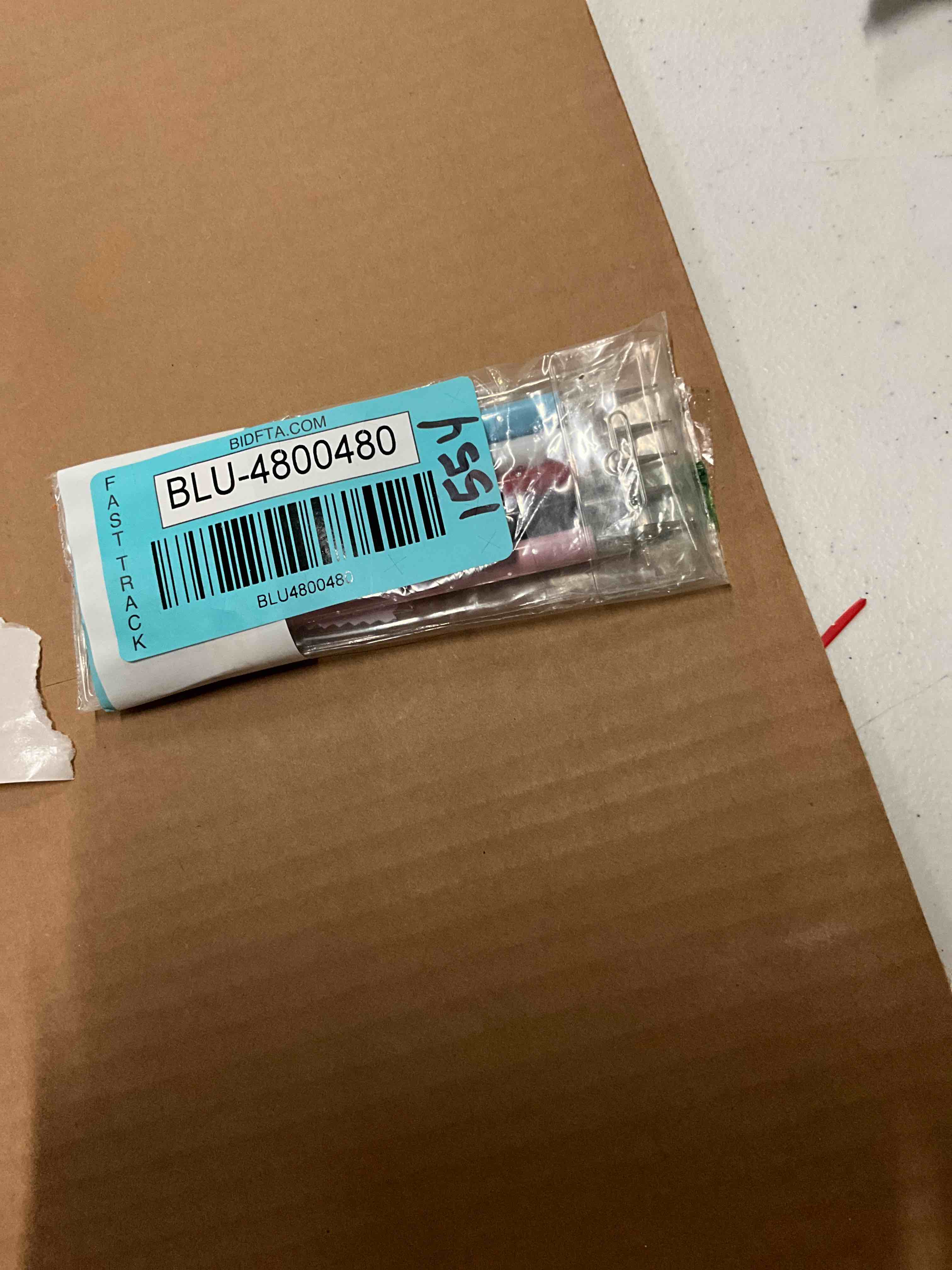 https://s3.amazonaws.com/lotting-images-prod/bidfta/BLU4800480_1690915085762.jpeg