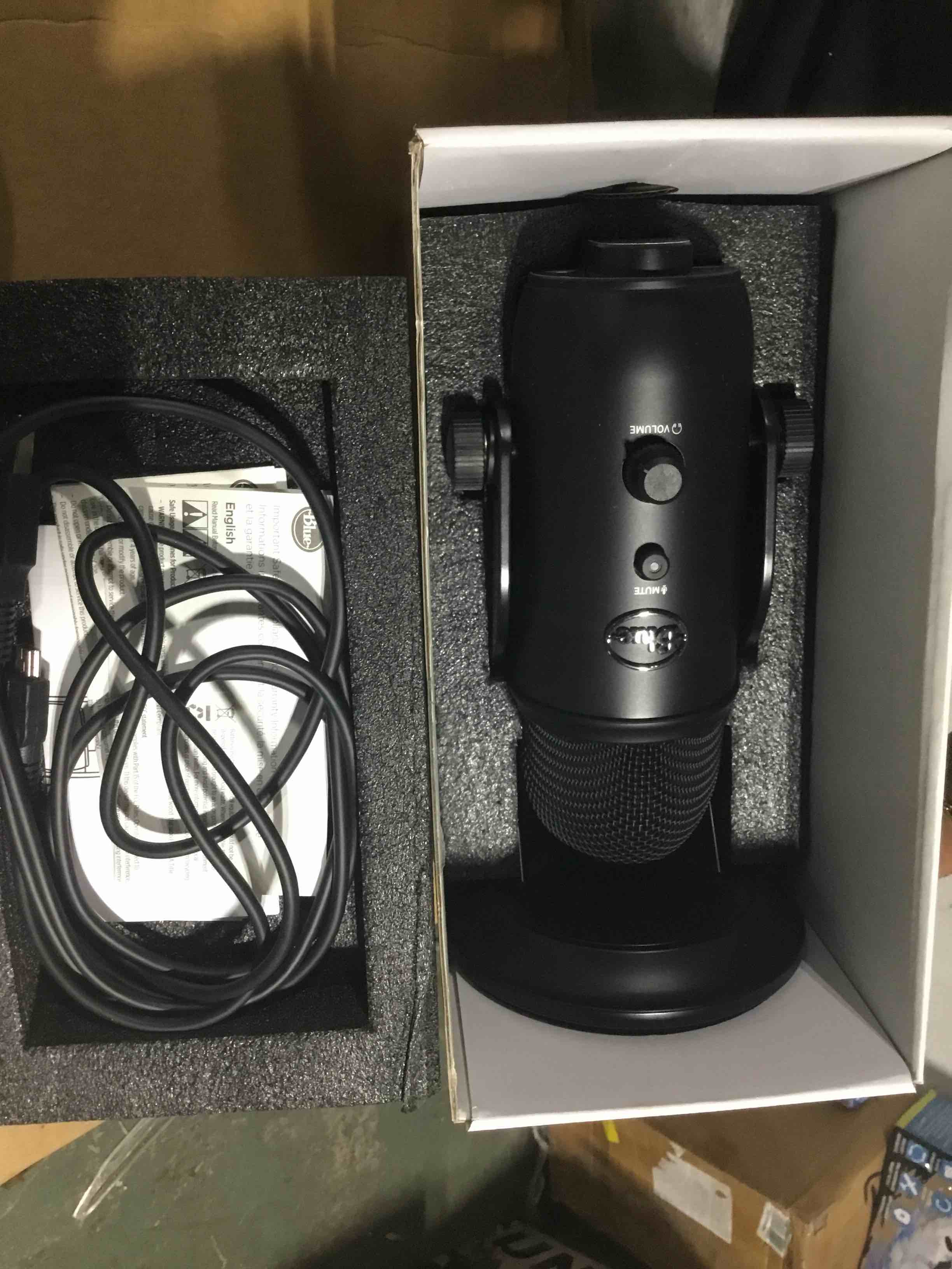 https://s3.amazonaws.com/lotting-images-prod/bidfta/BLU4811607_1686159860534.jpeg