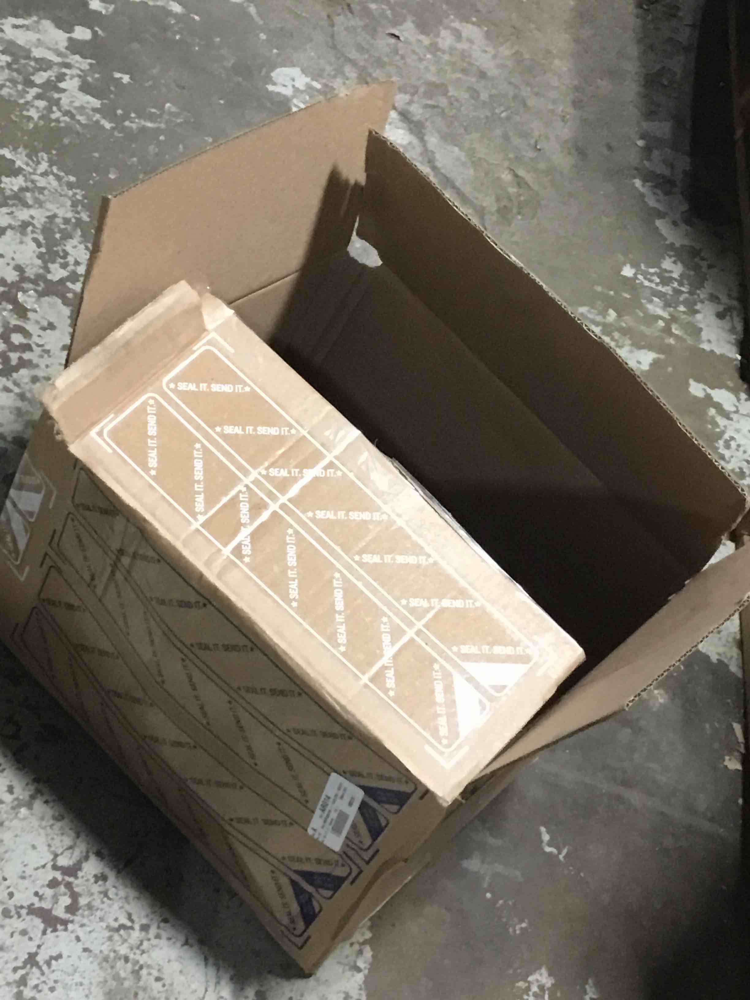 https://s3.amazonaws.com/lotting-images-prod/bidfta/BLU4811690_1686320940418.jpeg