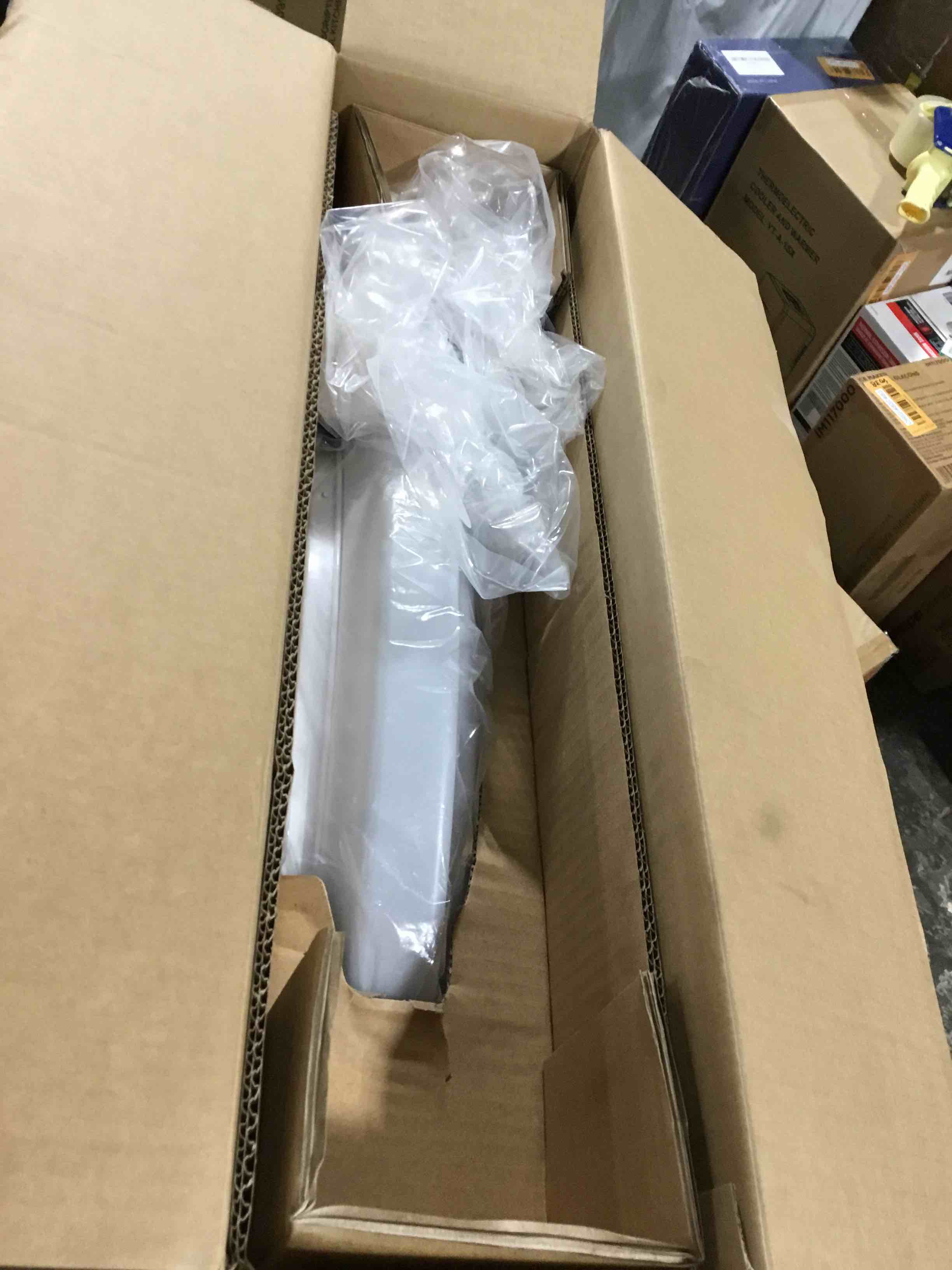 https://s3.amazonaws.com/lotting-images-prod/bidfta/BLU4812217_1691503776866.jpeg