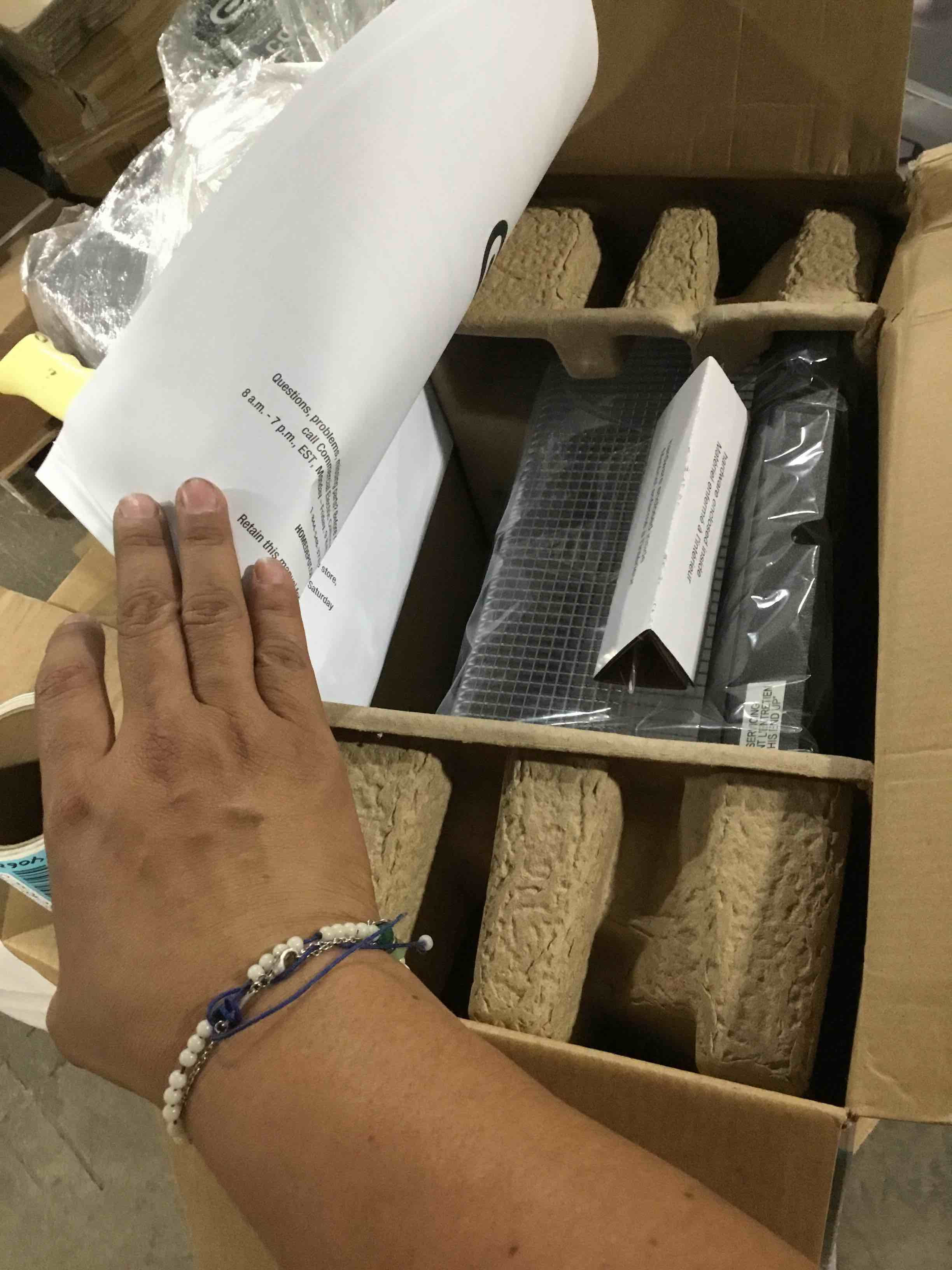 https://s3.amazonaws.com/lotting-images-prod/bidfta/BLU4812269_1691517220394.jpeg
