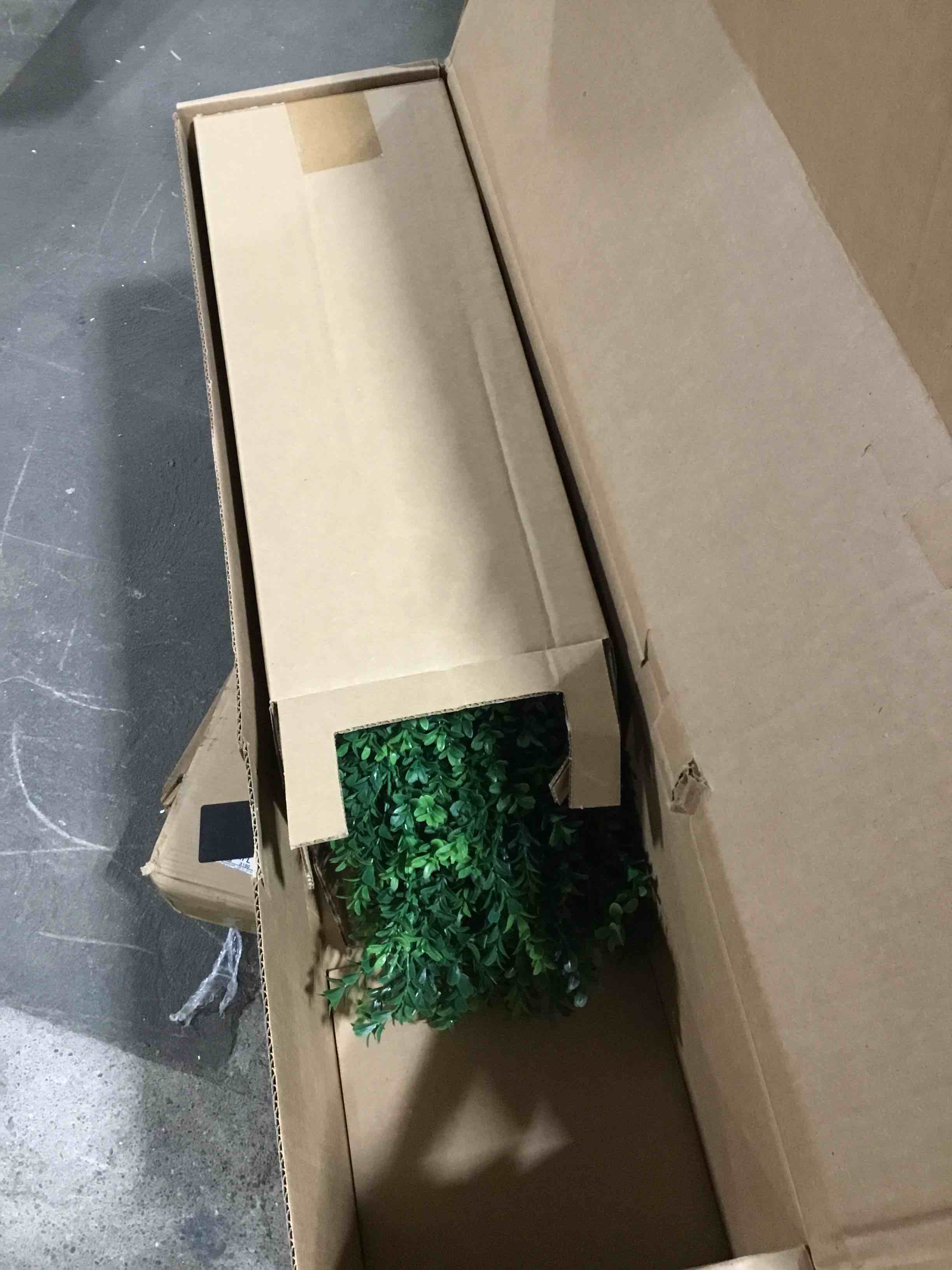 https://s3.amazonaws.com/lotting-images-prod/bidfta/BLU4812308_1691523156293.jpeg