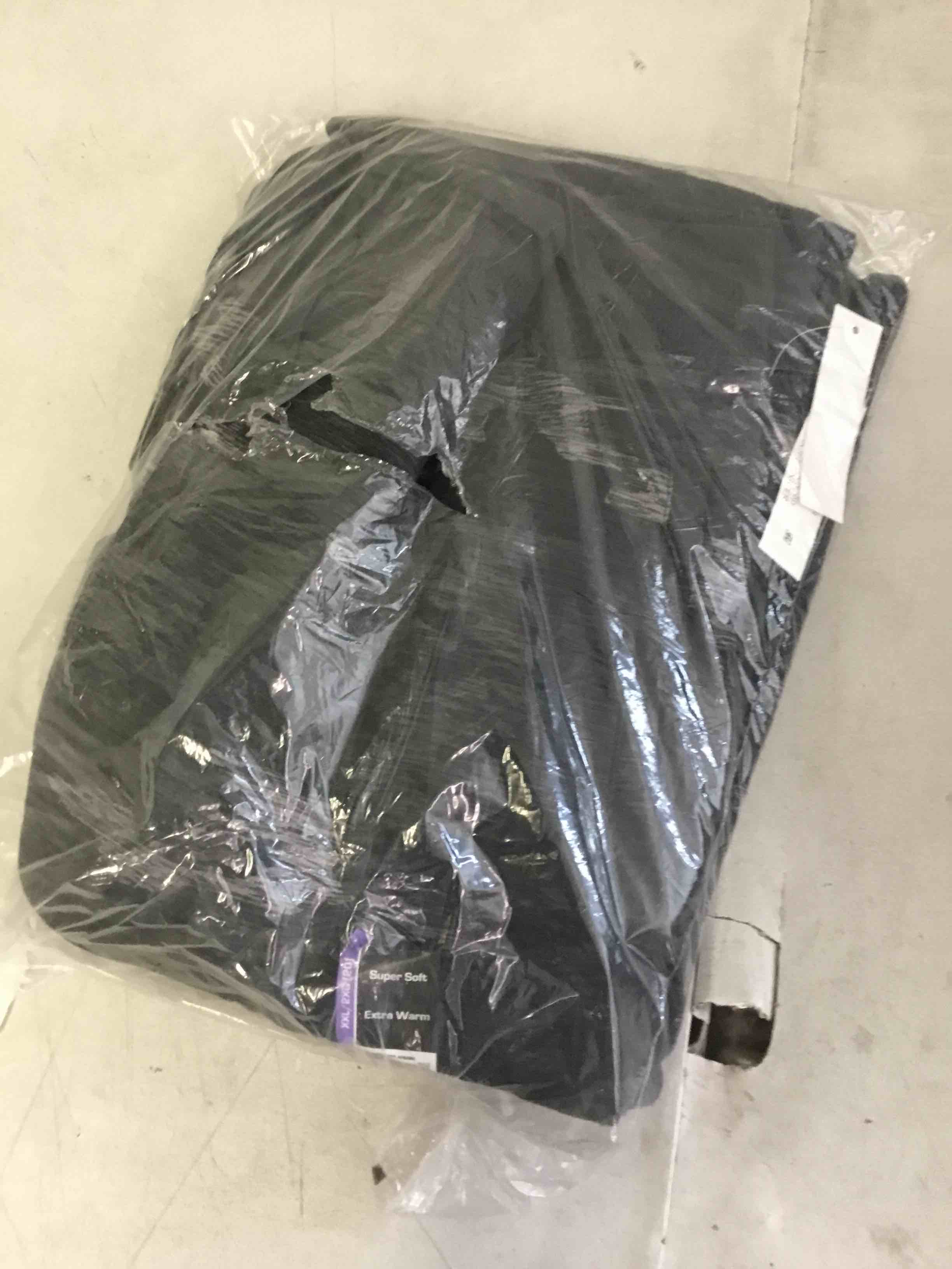 https://s3.amazonaws.com/lotting-images-prod/bidfta/BLU4817507_1689970261088.jpeg