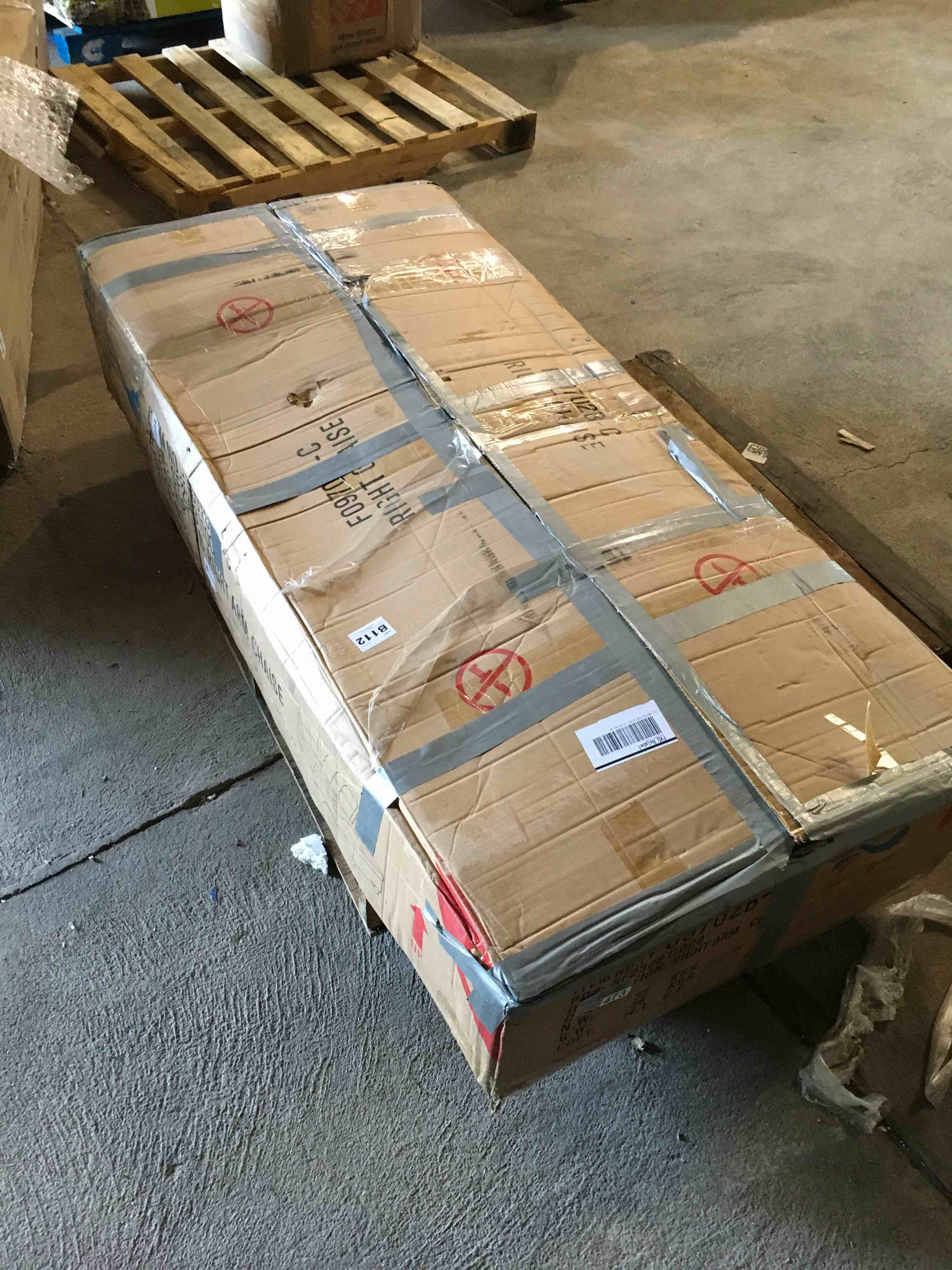 https://s3.amazonaws.com/lotting-images-prod/bidfta/BLU4819260_1687195333500.jpeg