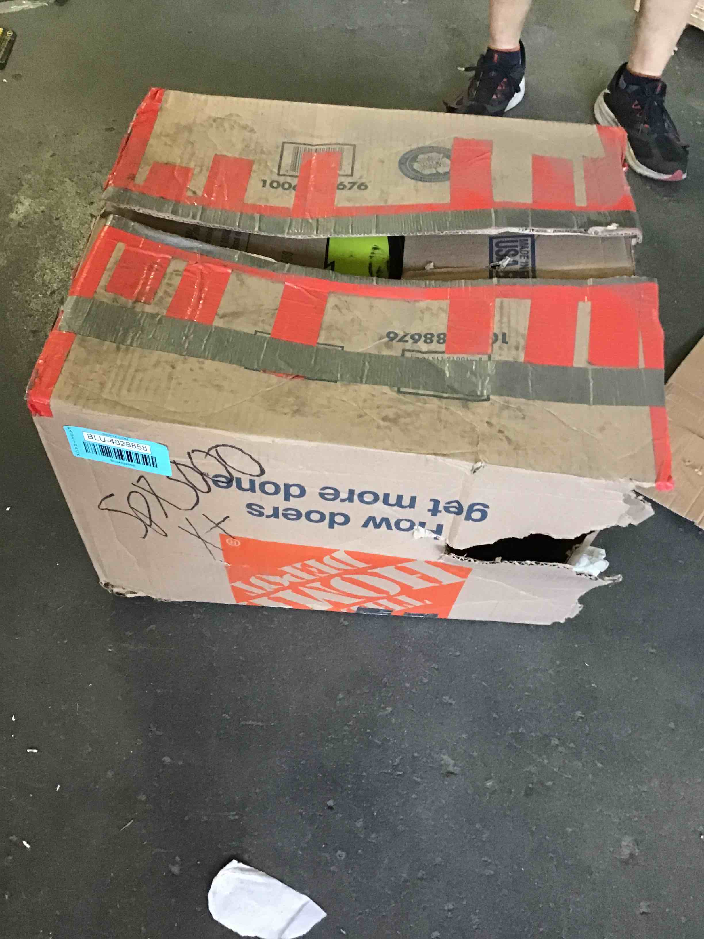 https://s3.amazonaws.com/lotting-images-prod/bidfta/BLU4828858_1685126777929.jpeg