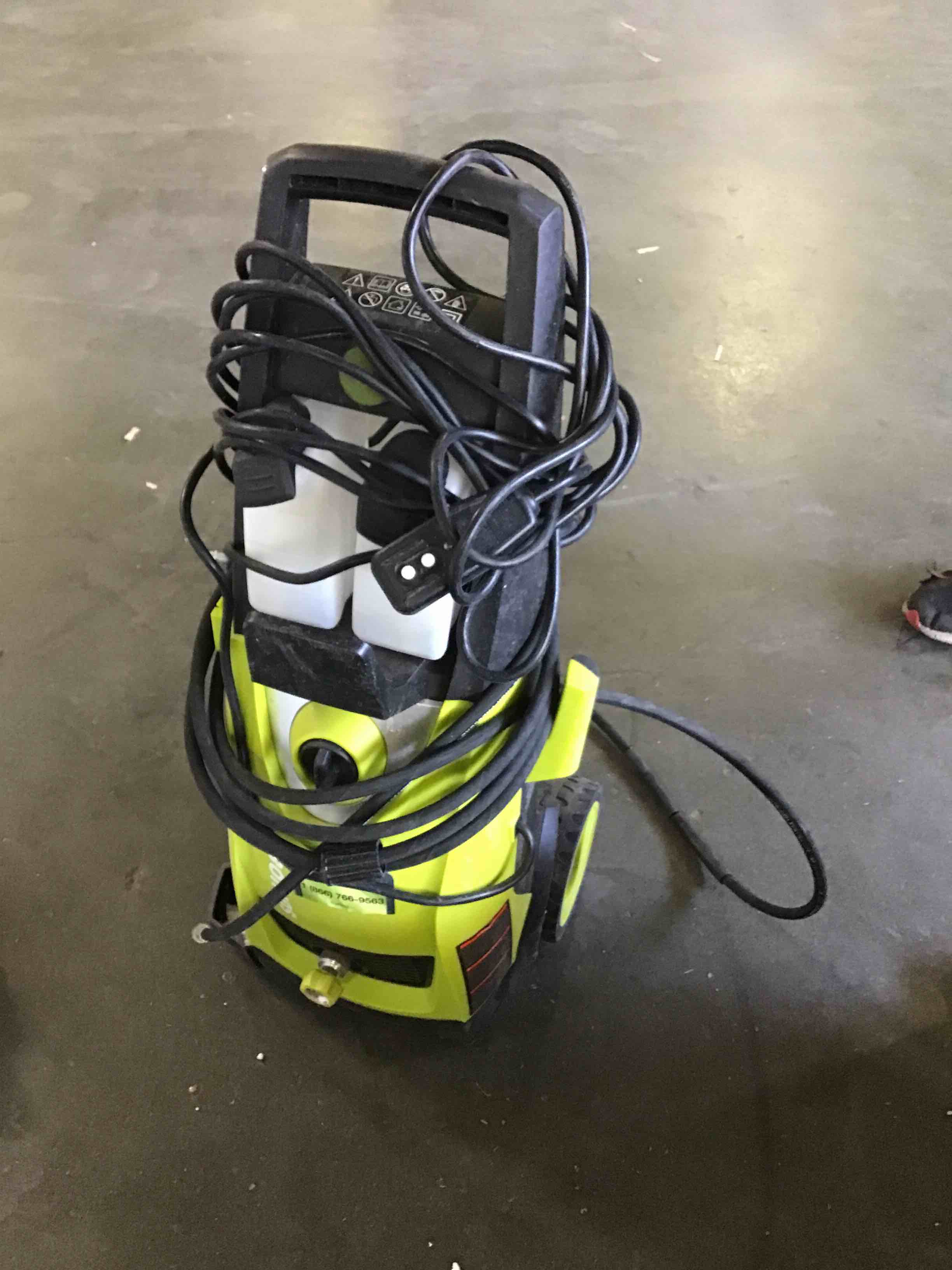 https://s3.amazonaws.com/lotting-images-prod/bidfta/BLU4828859_1685126834532.jpeg