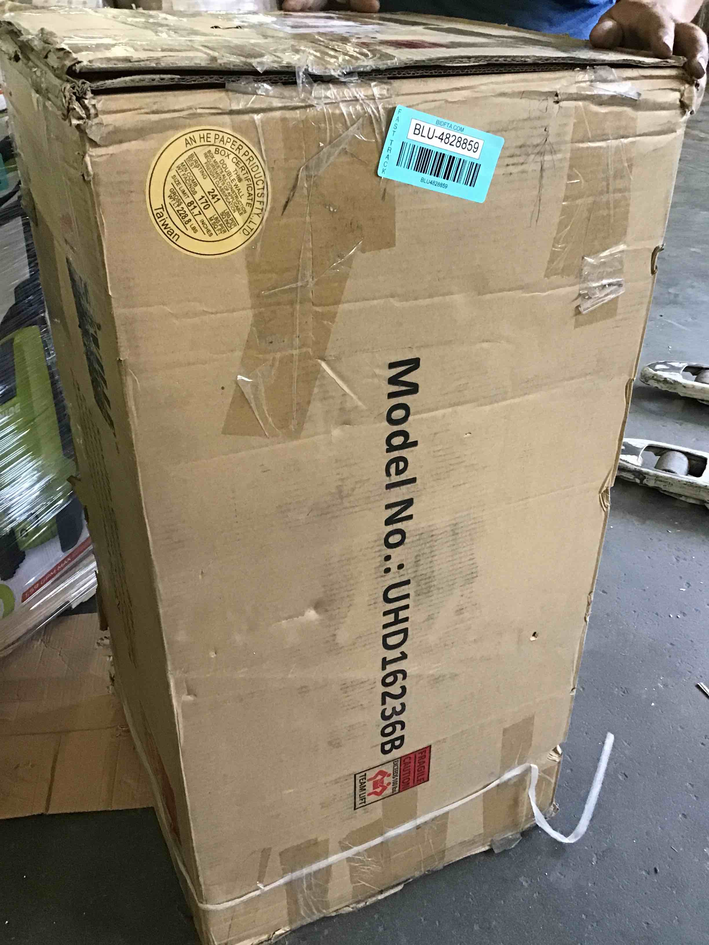 https://s3.amazonaws.com/lotting-images-prod/bidfta/BLU4828859_1685126882910.jpeg