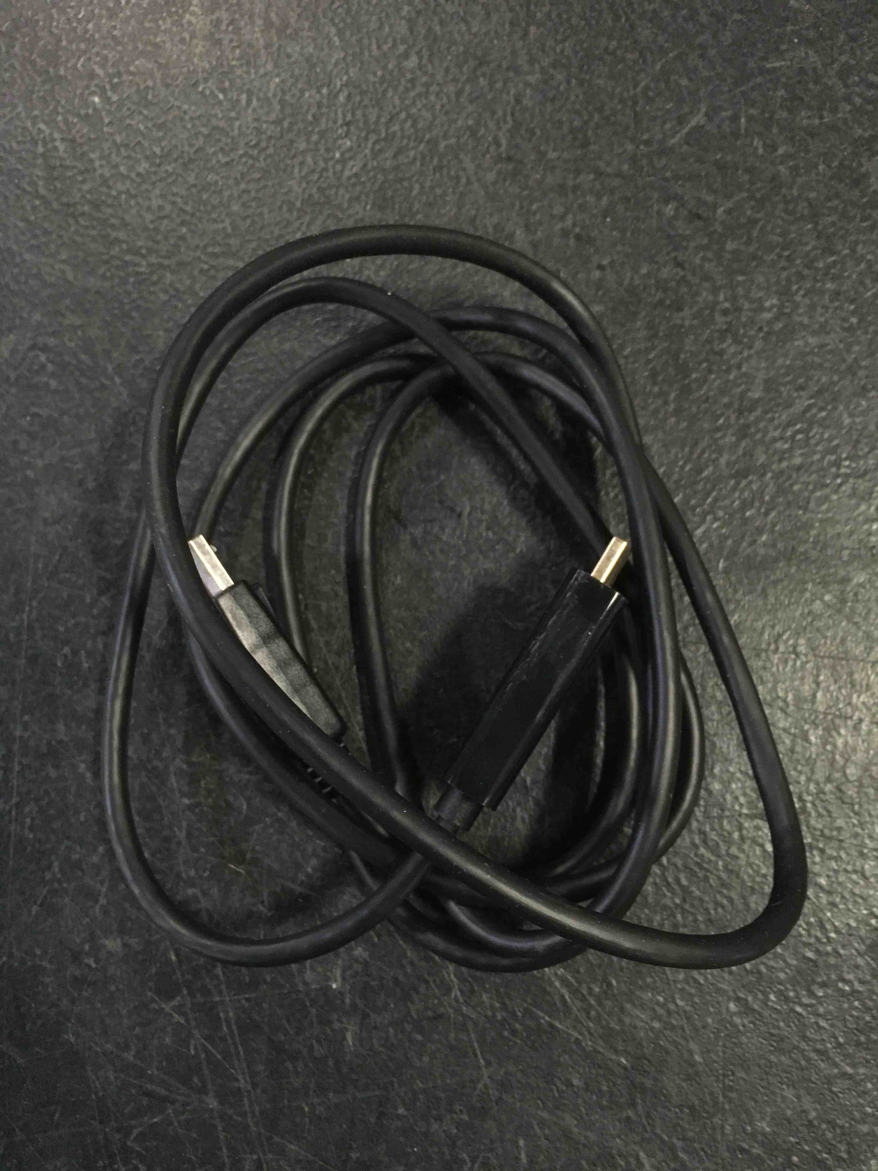 https://s3.amazonaws.com/lotting-images-prod/bidfta/BLU4832429_1684950781253.jpeg