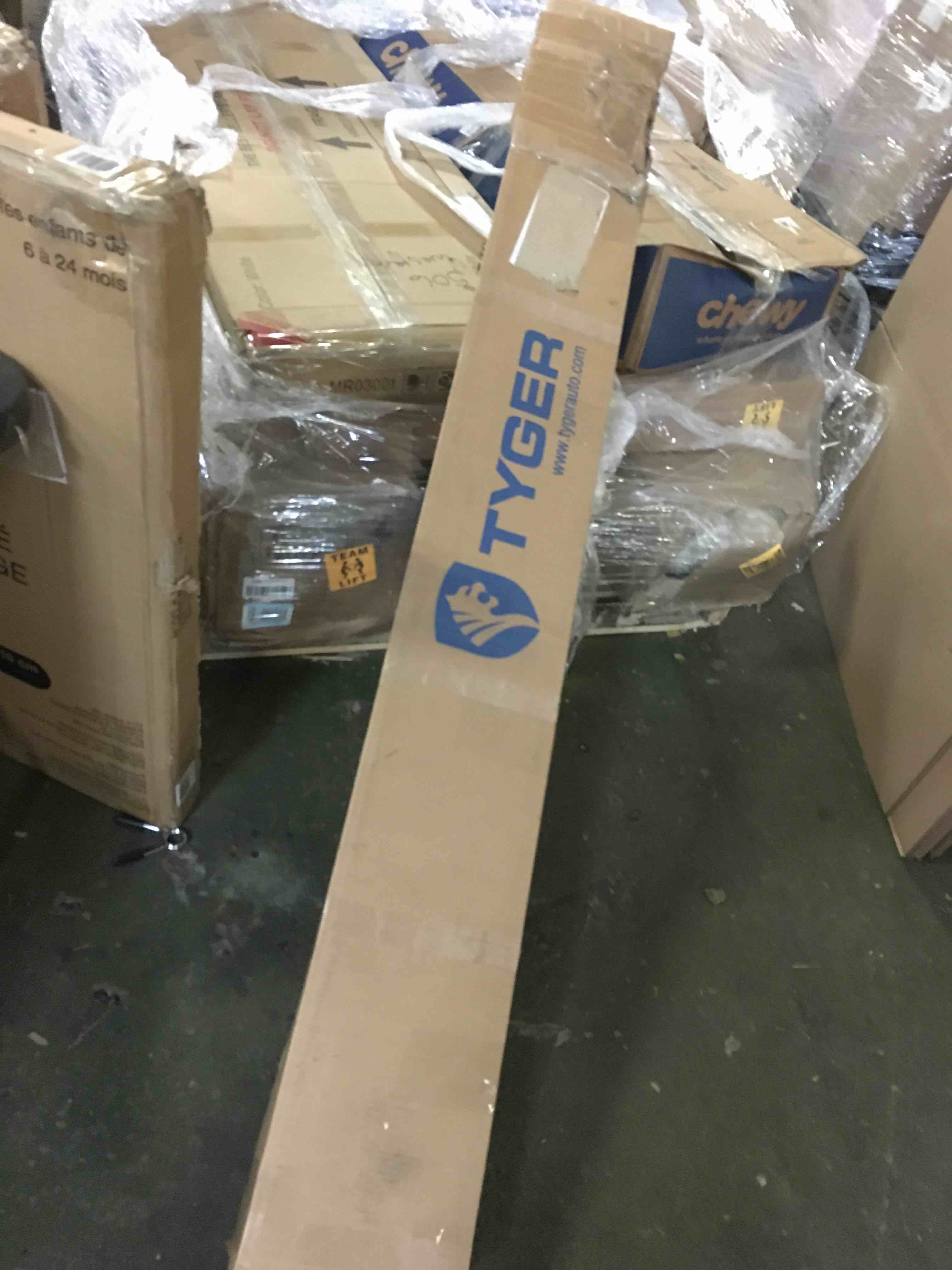 https://s3.amazonaws.com/lotting-images-prod/bidfta/BLU4832878_1685461706966.jpeg