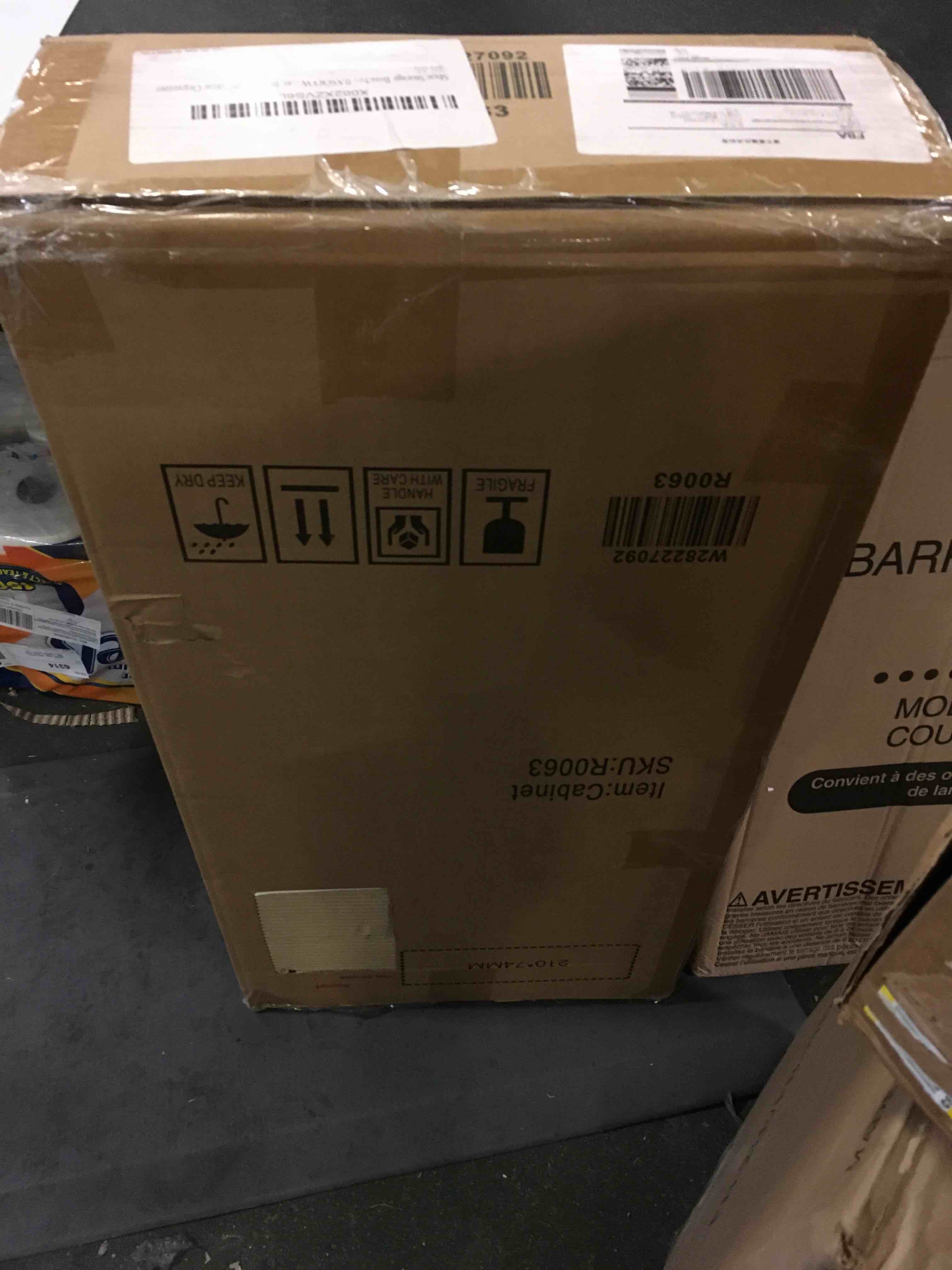 https://s3.amazonaws.com/lotting-images-prod/bidfta/BLU4833270_1685641206094.jpeg
