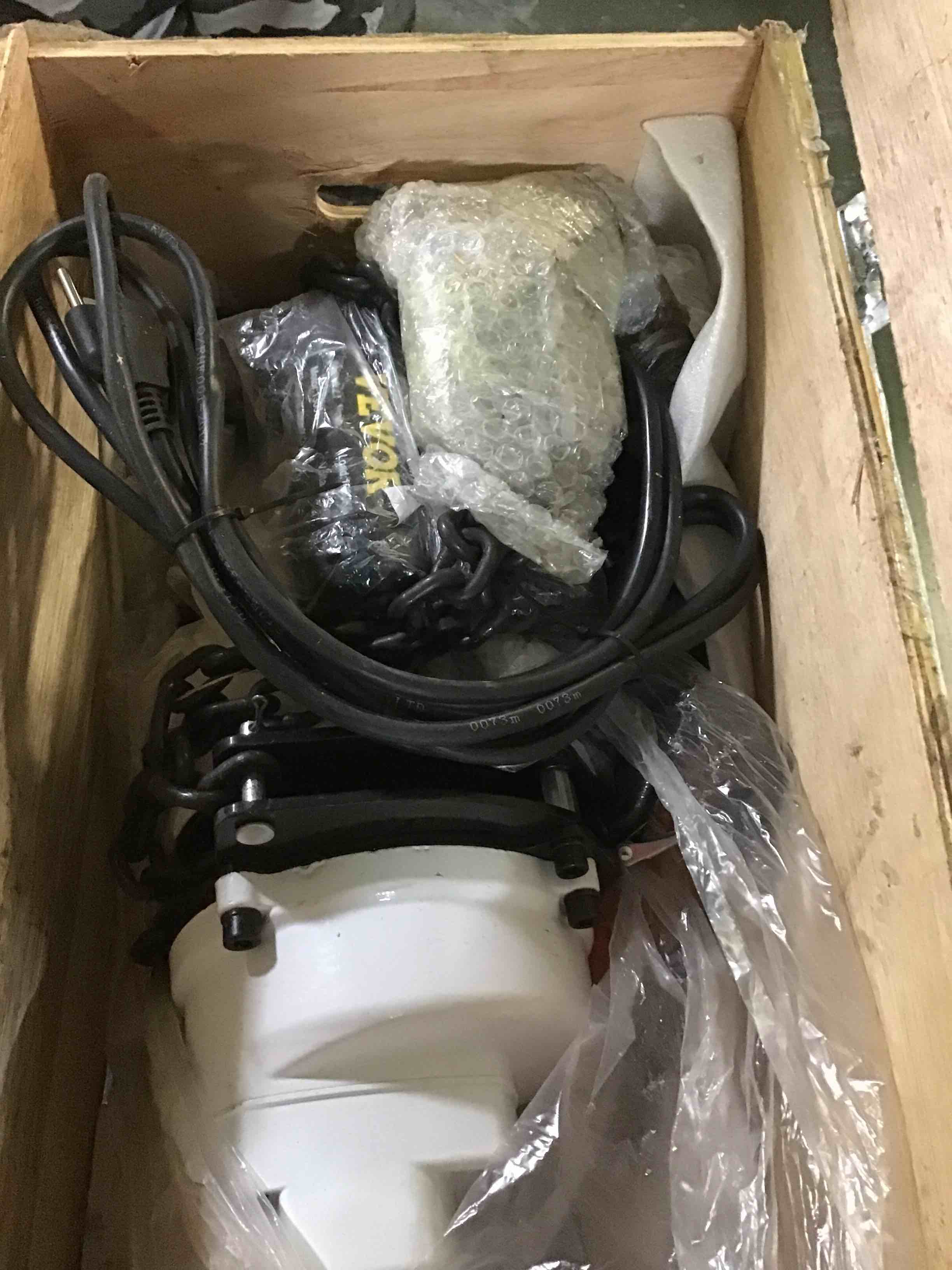 https://s3.amazonaws.com/lotting-images-prod/bidfta/BLU4834776_1685631292508.jpeg
