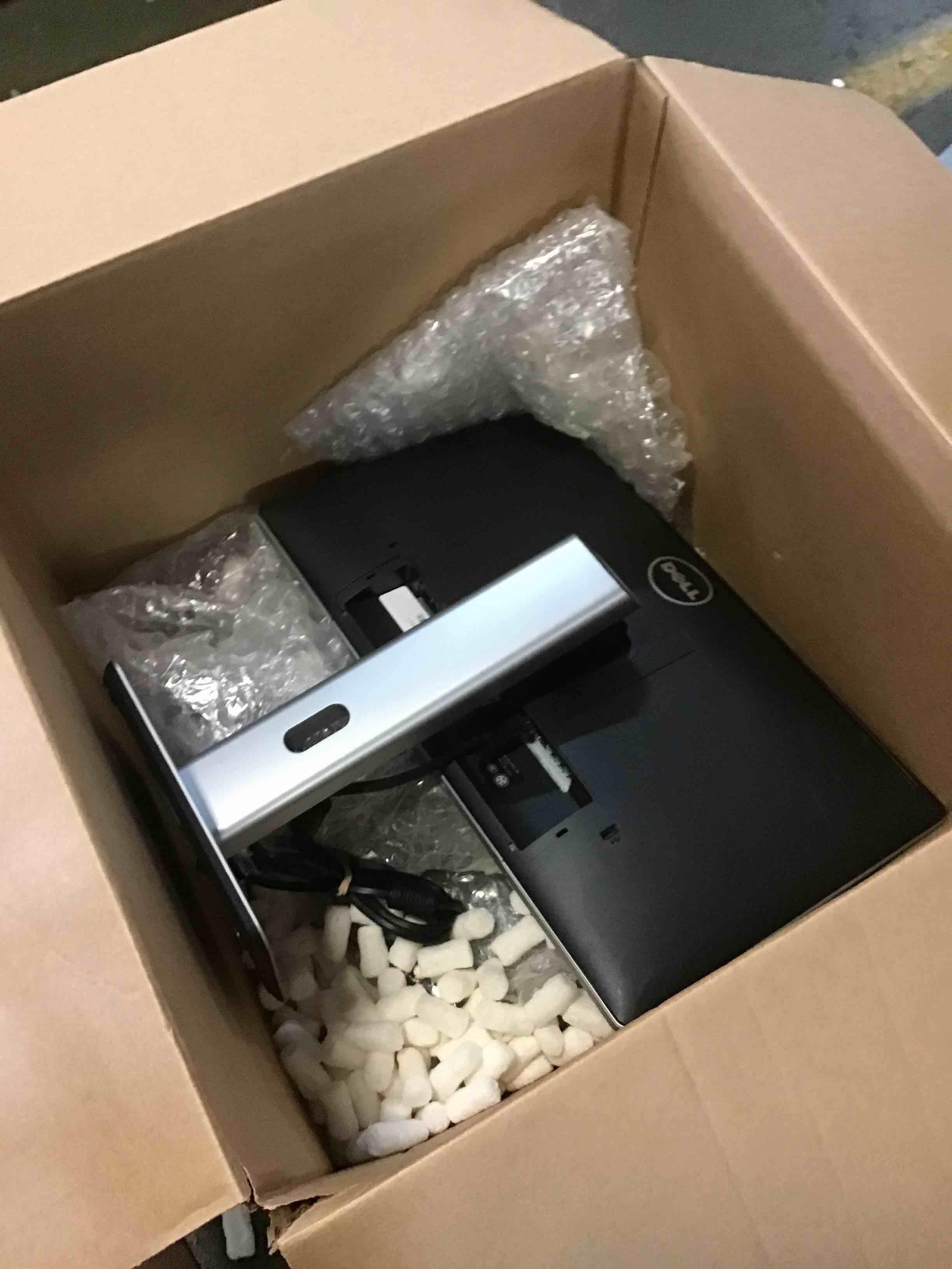 https://s3.amazonaws.com/lotting-images-prod/bidfta/BLU4835704_1685448309363.jpeg