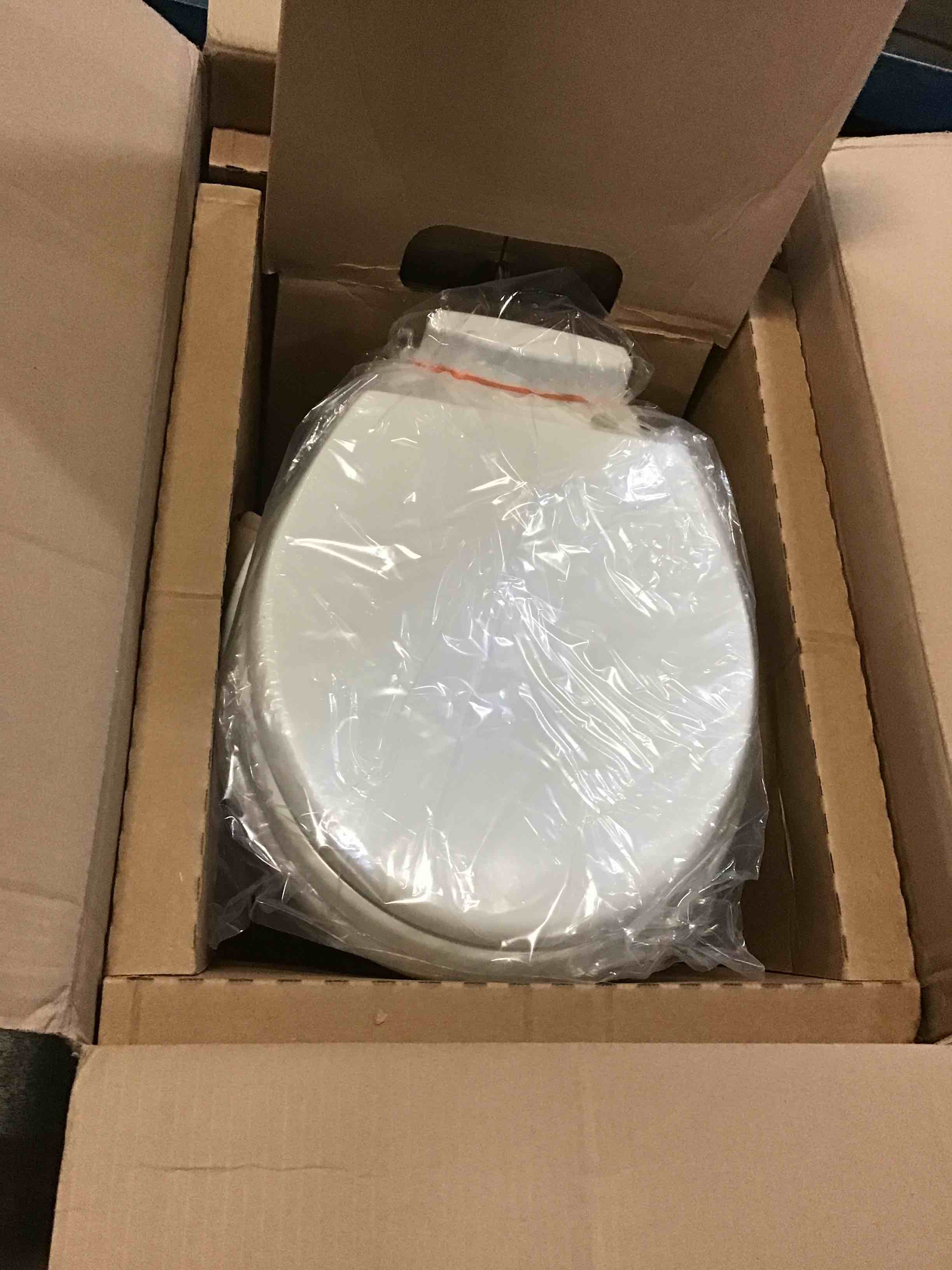 https://s3.amazonaws.com/lotting-images-prod/bidfta/BLU4835781_1685463016290.jpeg