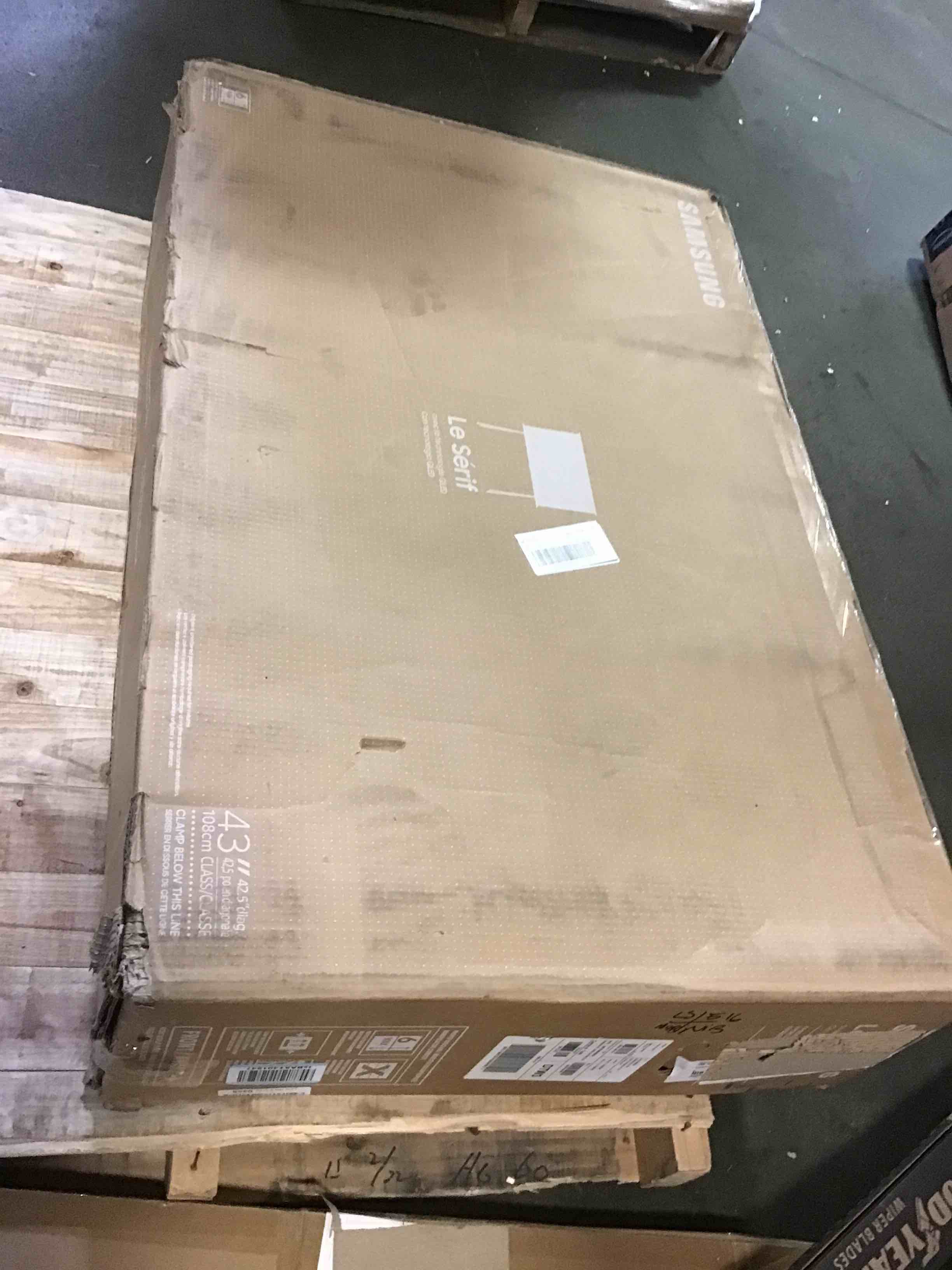 https://s3.amazonaws.com/lotting-images-prod/bidfta/BLU4836055_1685636048375.jpeg