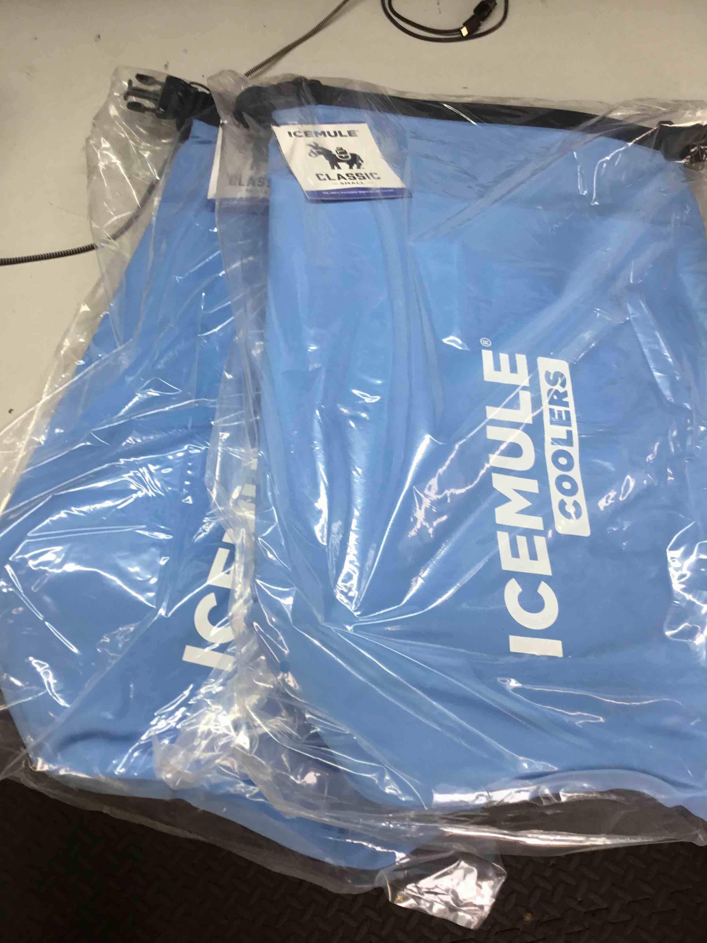 https://s3.amazonaws.com/lotting-images-prod/bidfta/BLU4849505_1689604222349.jpeg