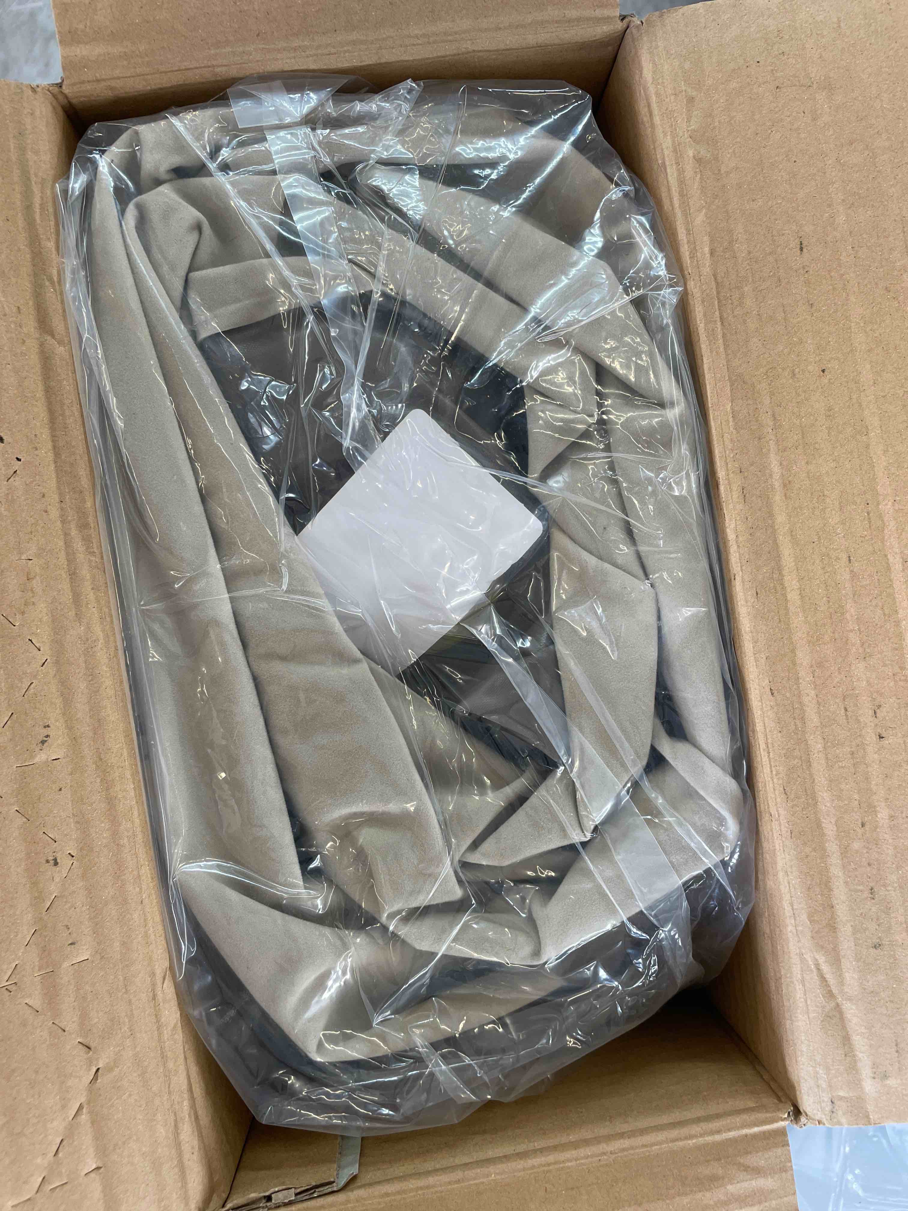 https://s3.amazonaws.com/lotting-images-prod/bidfta/BLU4849740_1690473081335.jpeg