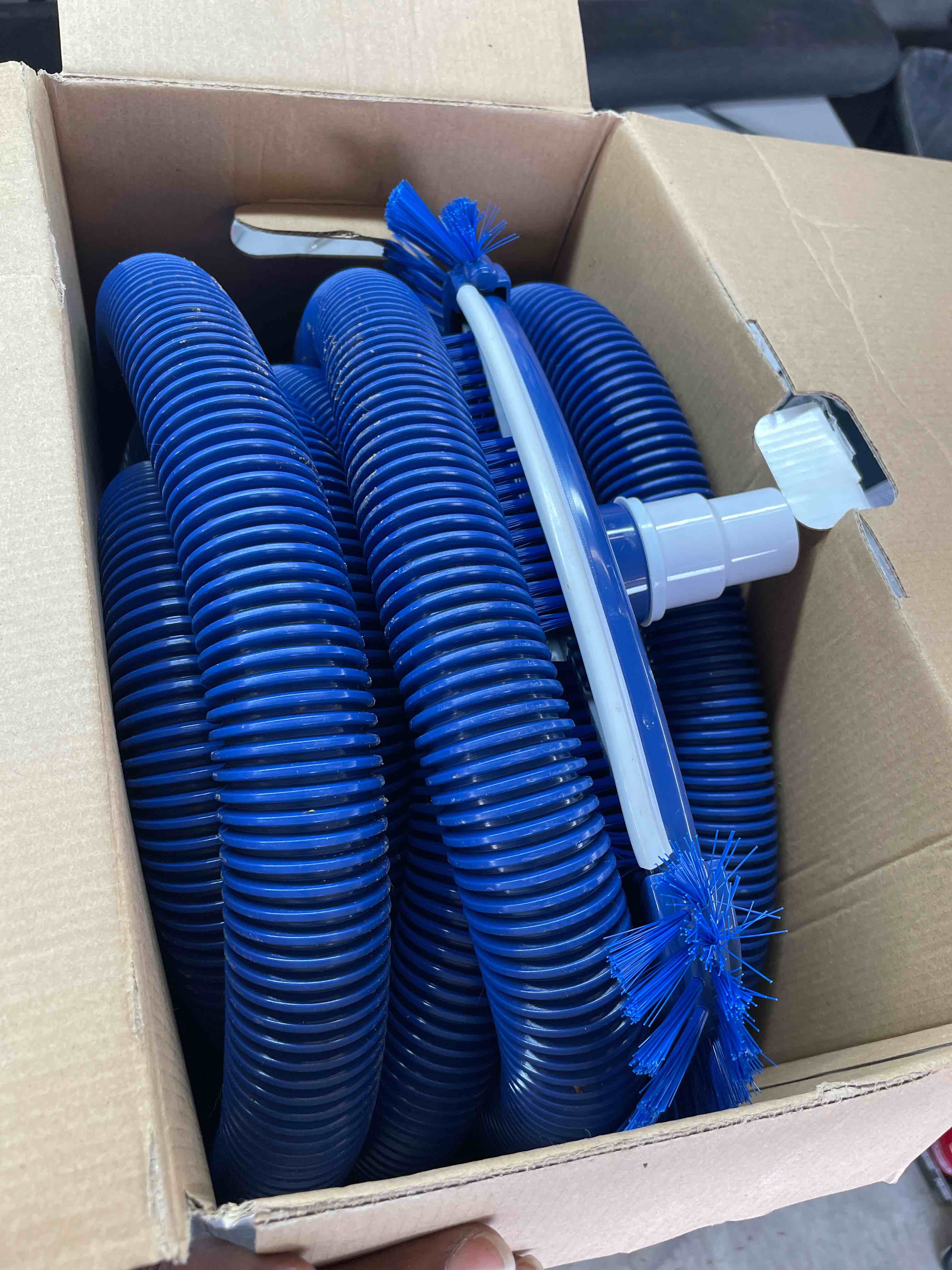 https://s3.amazonaws.com/lotting-images-prod/bidfta/BLU4849743_1690474148769.jpeg