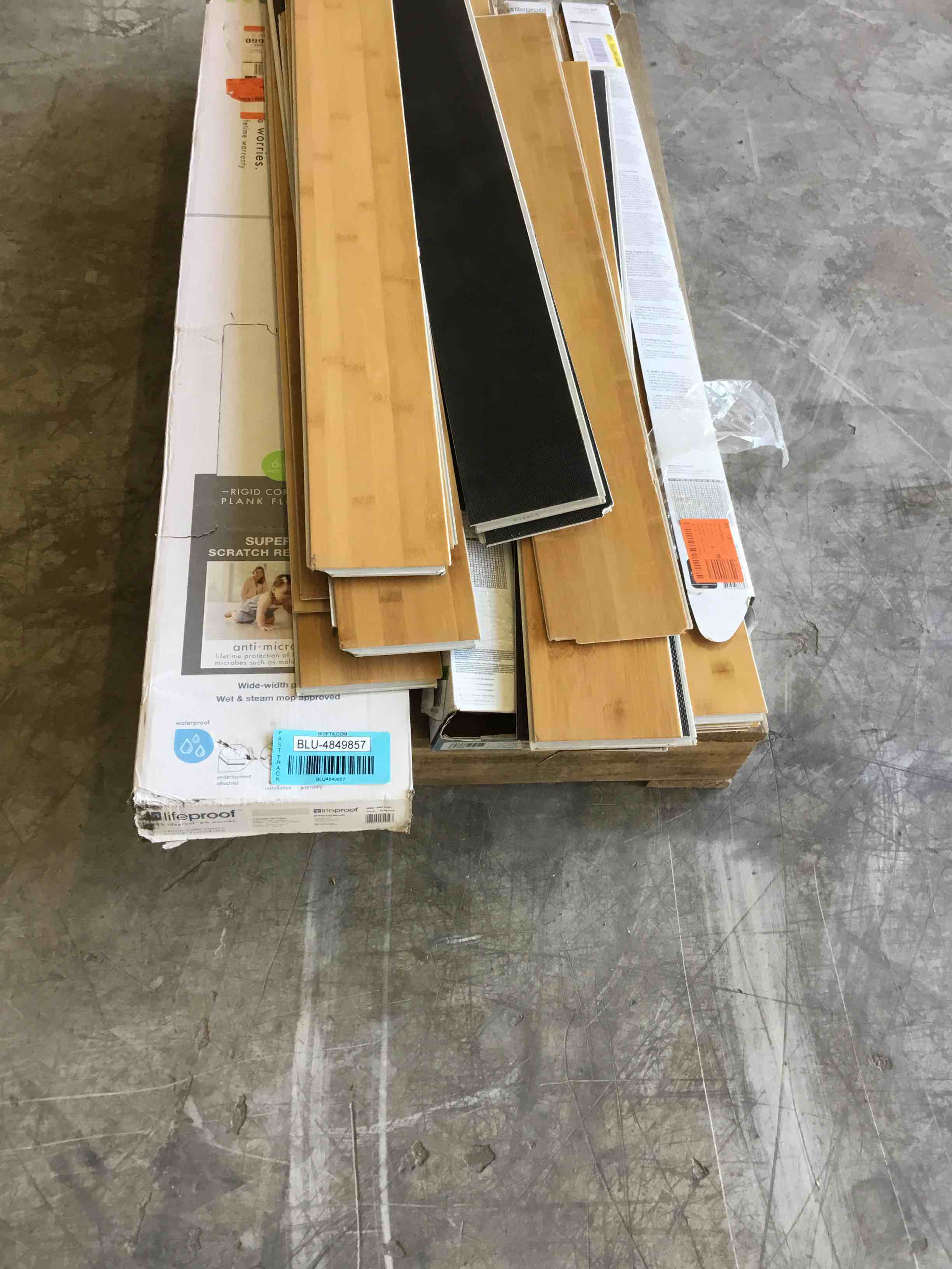 https://s3.amazonaws.com/lotting-images-prod/bidfta/BLU4849857_1691072187643.jpeg