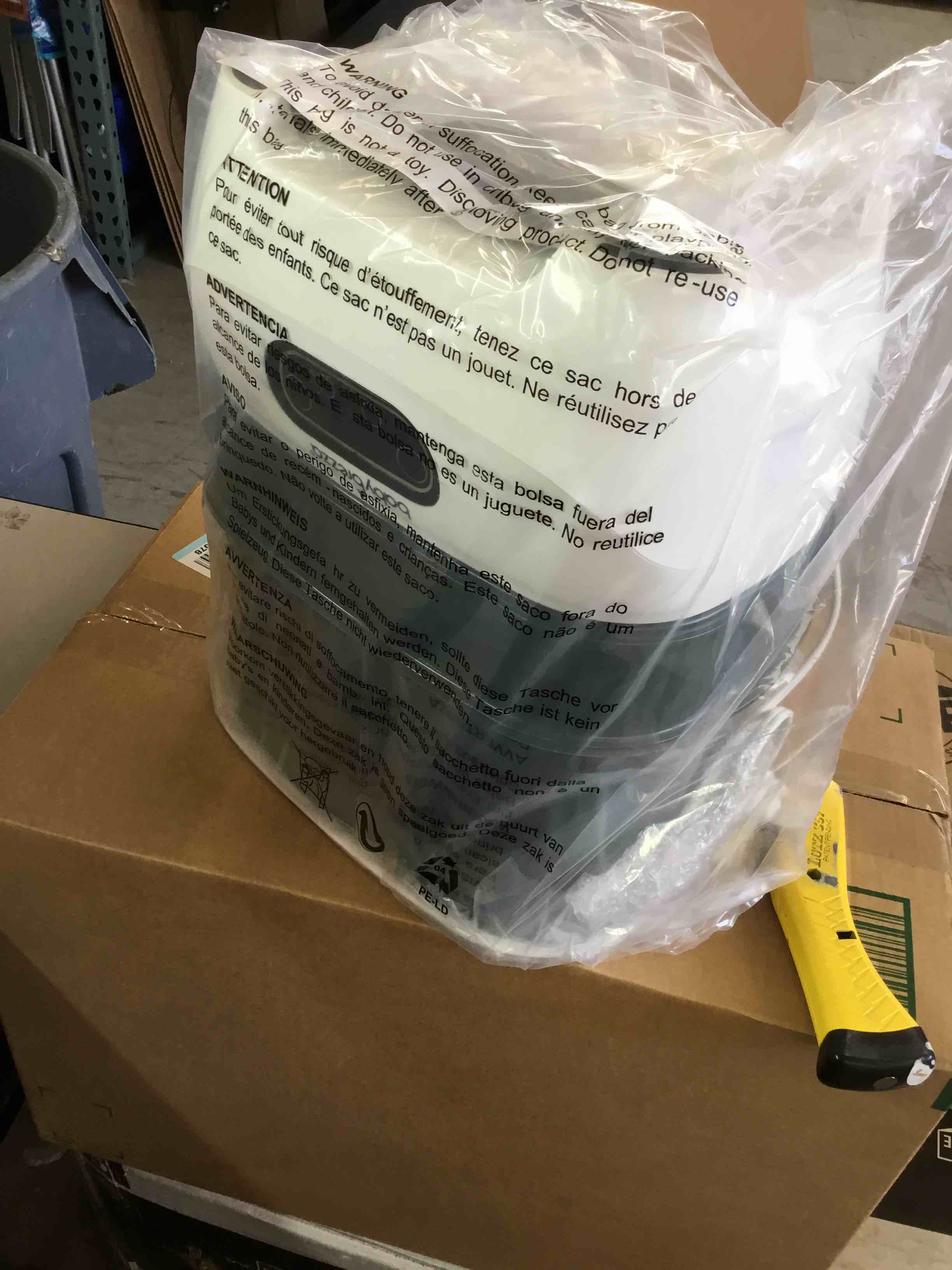 https://s3.amazonaws.com/lotting-images-prod/bidfta/BLU4849883_1691085361176.jpeg