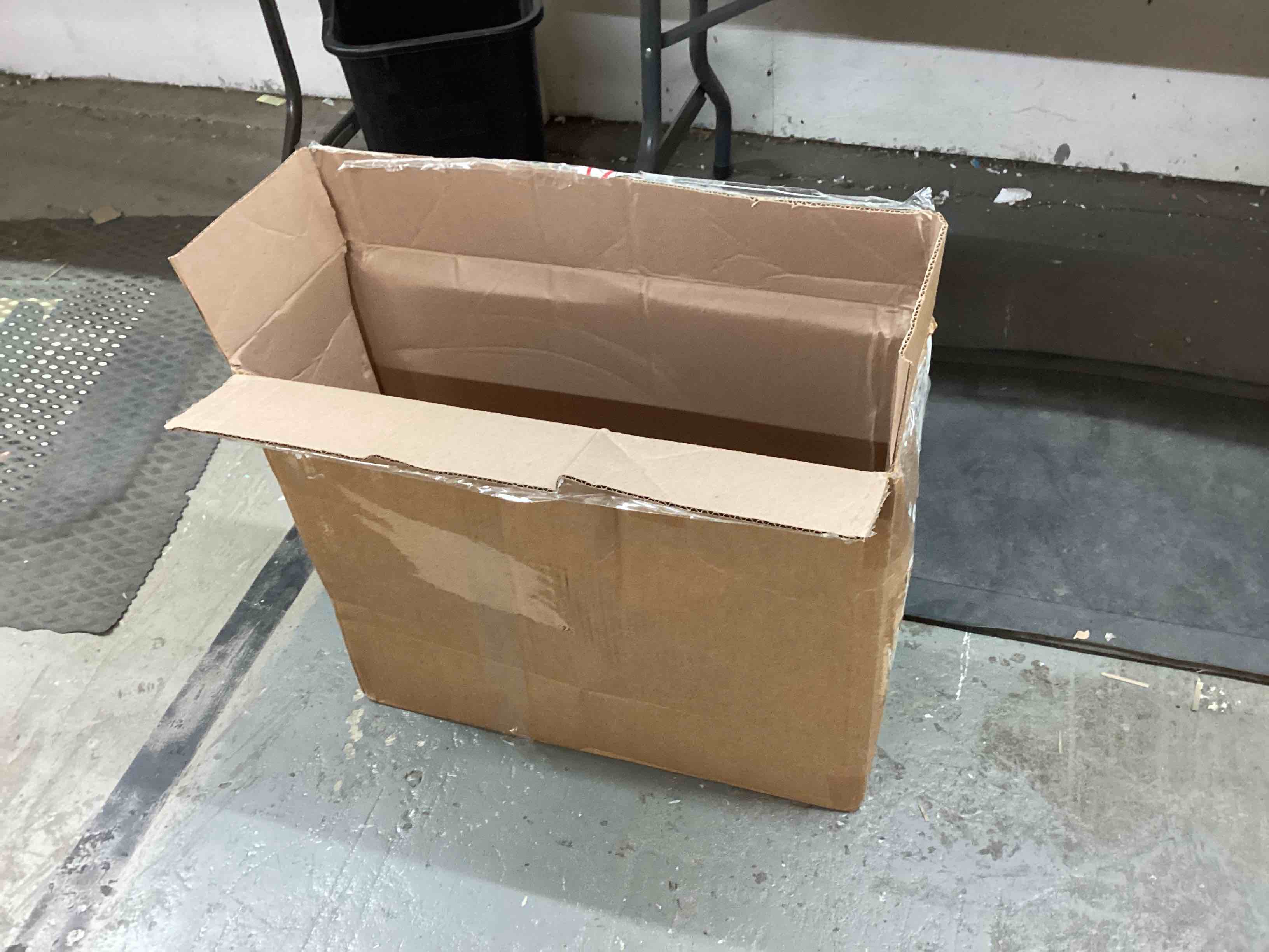 https://s3.amazonaws.com/lotting-images-prod/bidfta/BLU4851604_1694034866356.jpeg