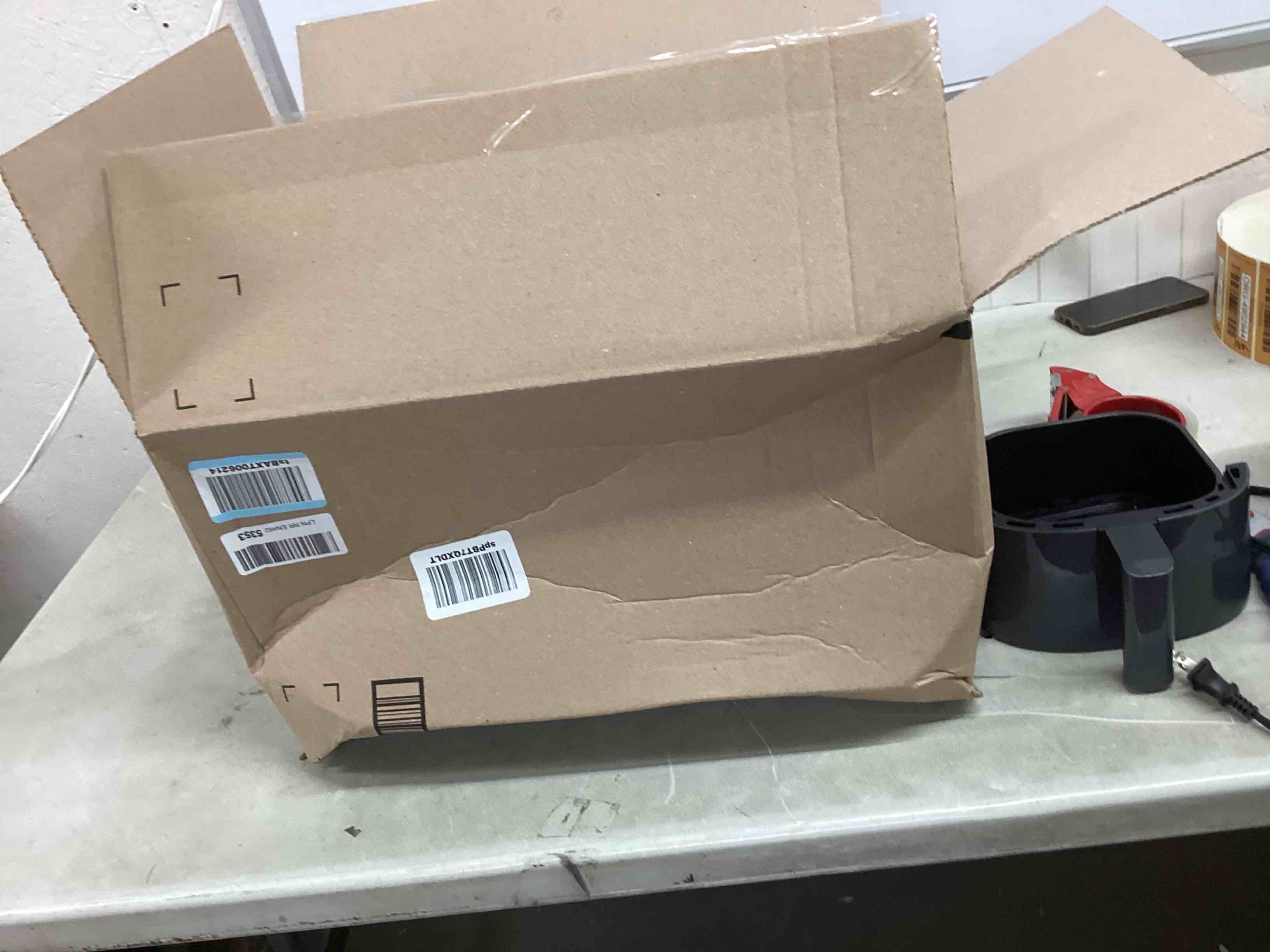 https://s3.amazonaws.com/lotting-images-prod/bidfta/BLU4851611_1694036458953.jpeg