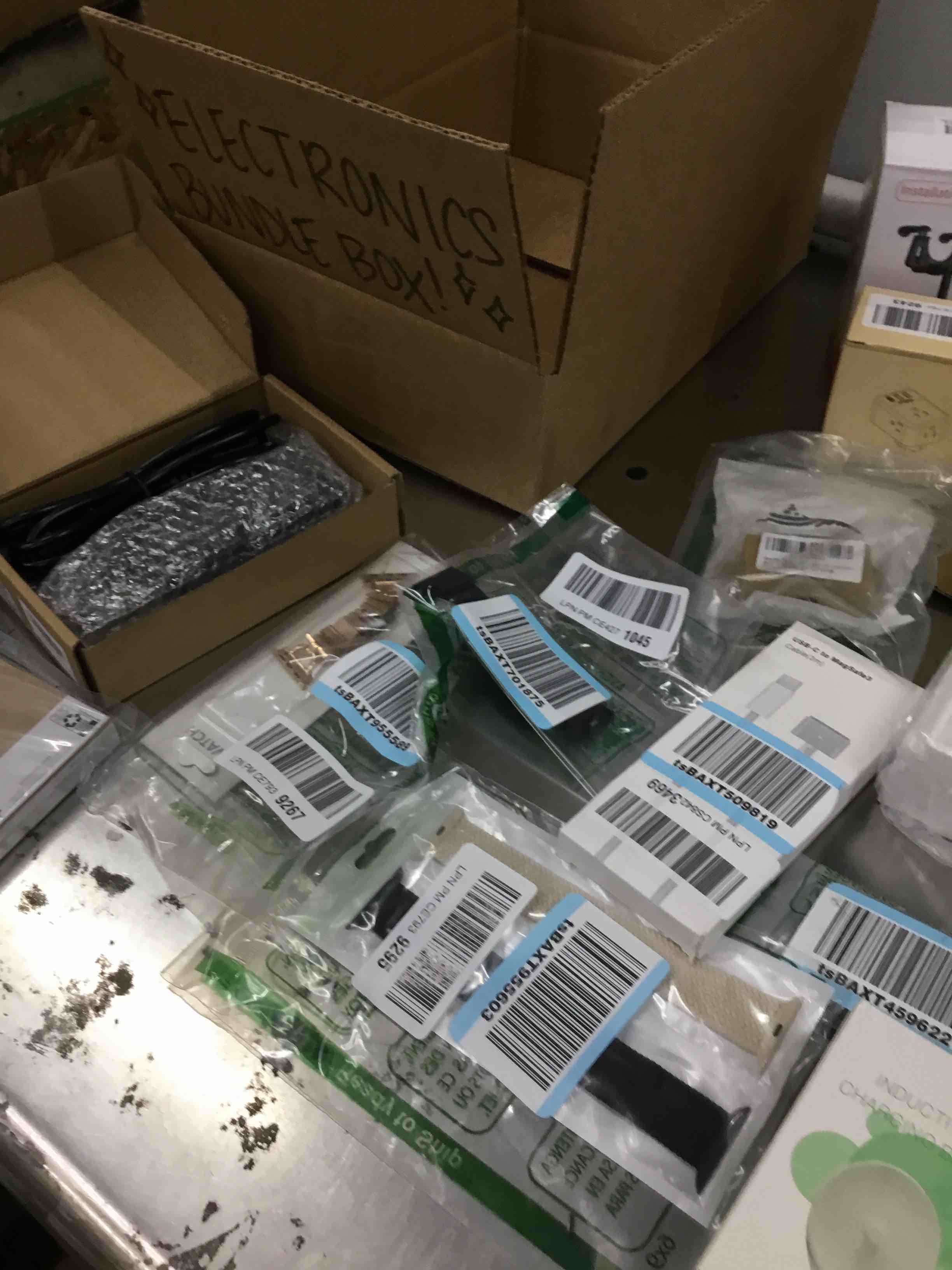https://s3.amazonaws.com/lotting-images-prod/bidfta/BLU4853657_1708718294752.jpeg