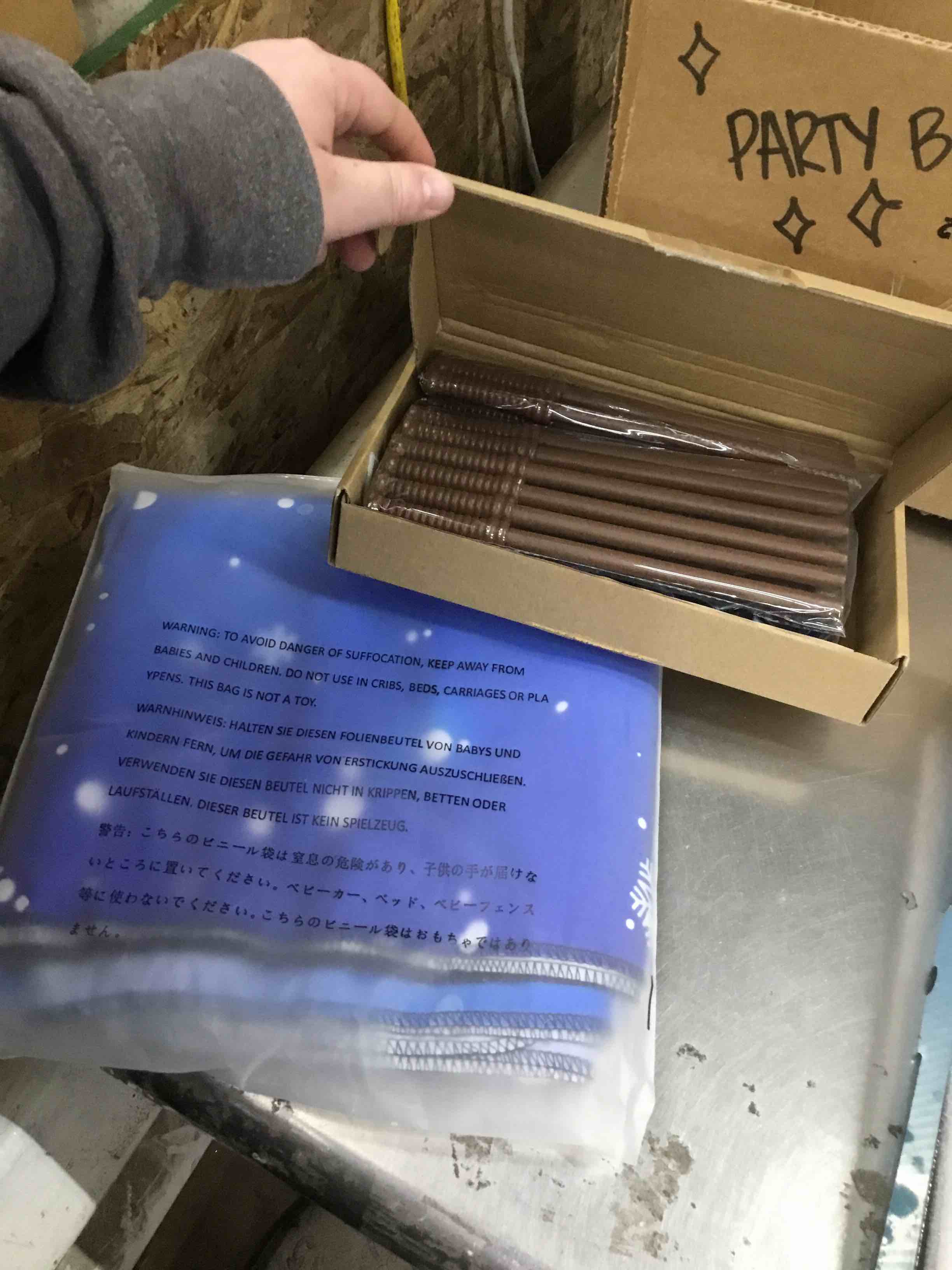 https://s3.amazonaws.com/lotting-images-prod/bidfta/BLU4853659_1708719023468.jpeg
