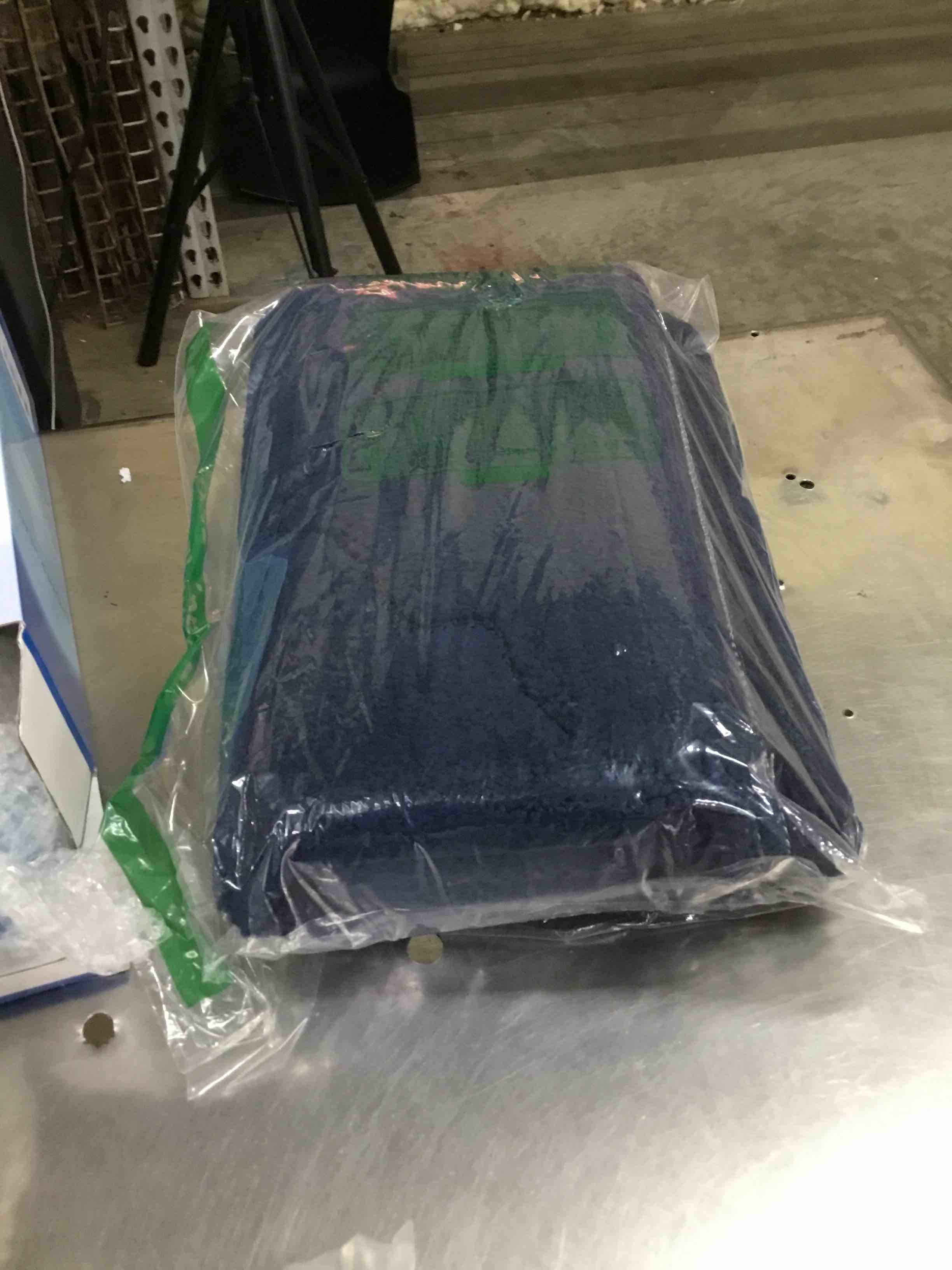 https://s3.amazonaws.com/lotting-images-prod/bidfta/BLU4853660_1708719301011.jpeg