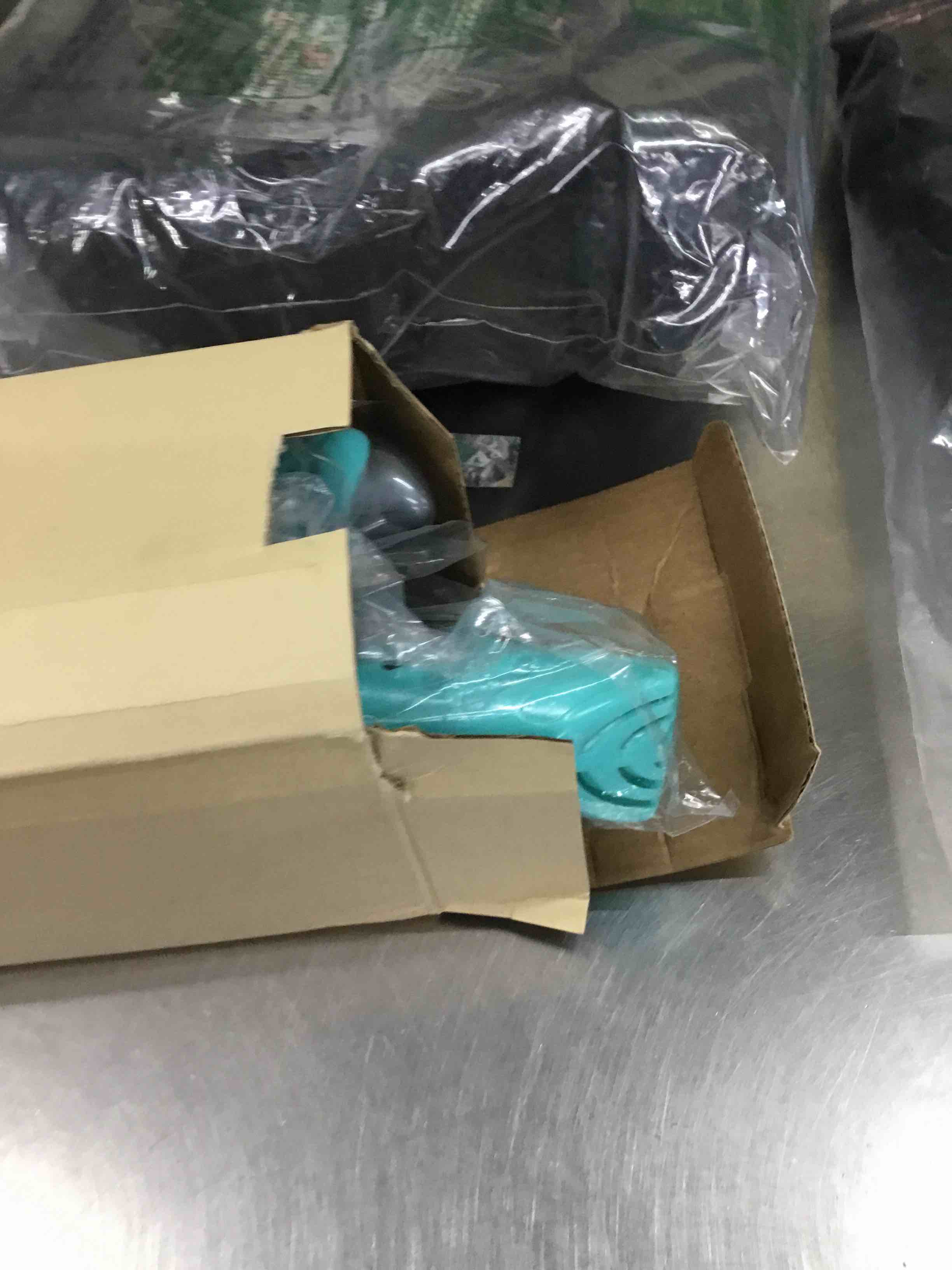 https://s3.amazonaws.com/lotting-images-prod/bidfta/BLU4853664_1708720289685.jpeg