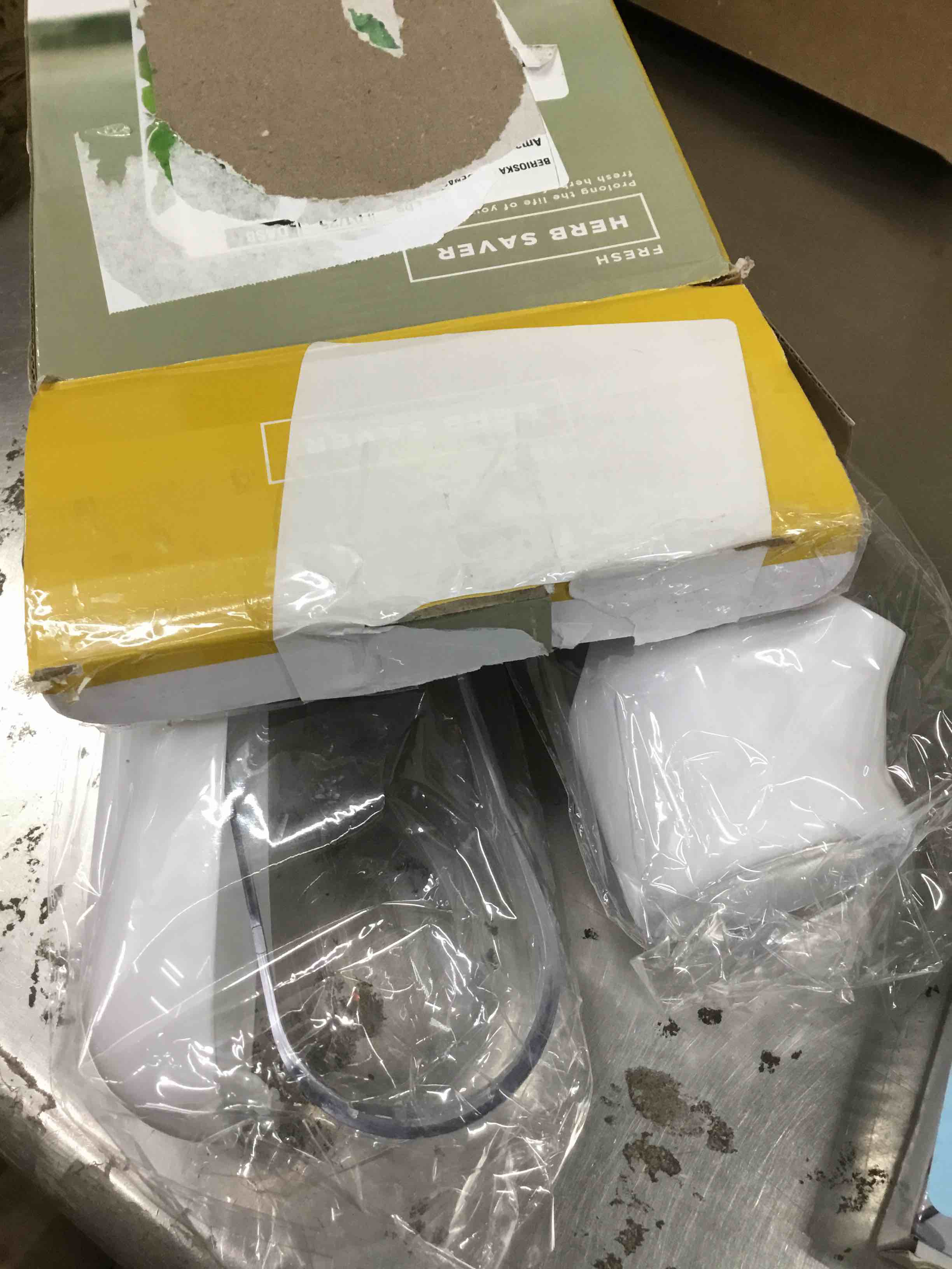 https://s3.amazonaws.com/lotting-images-prod/bidfta/BLU4853665_1708720612460.jpeg