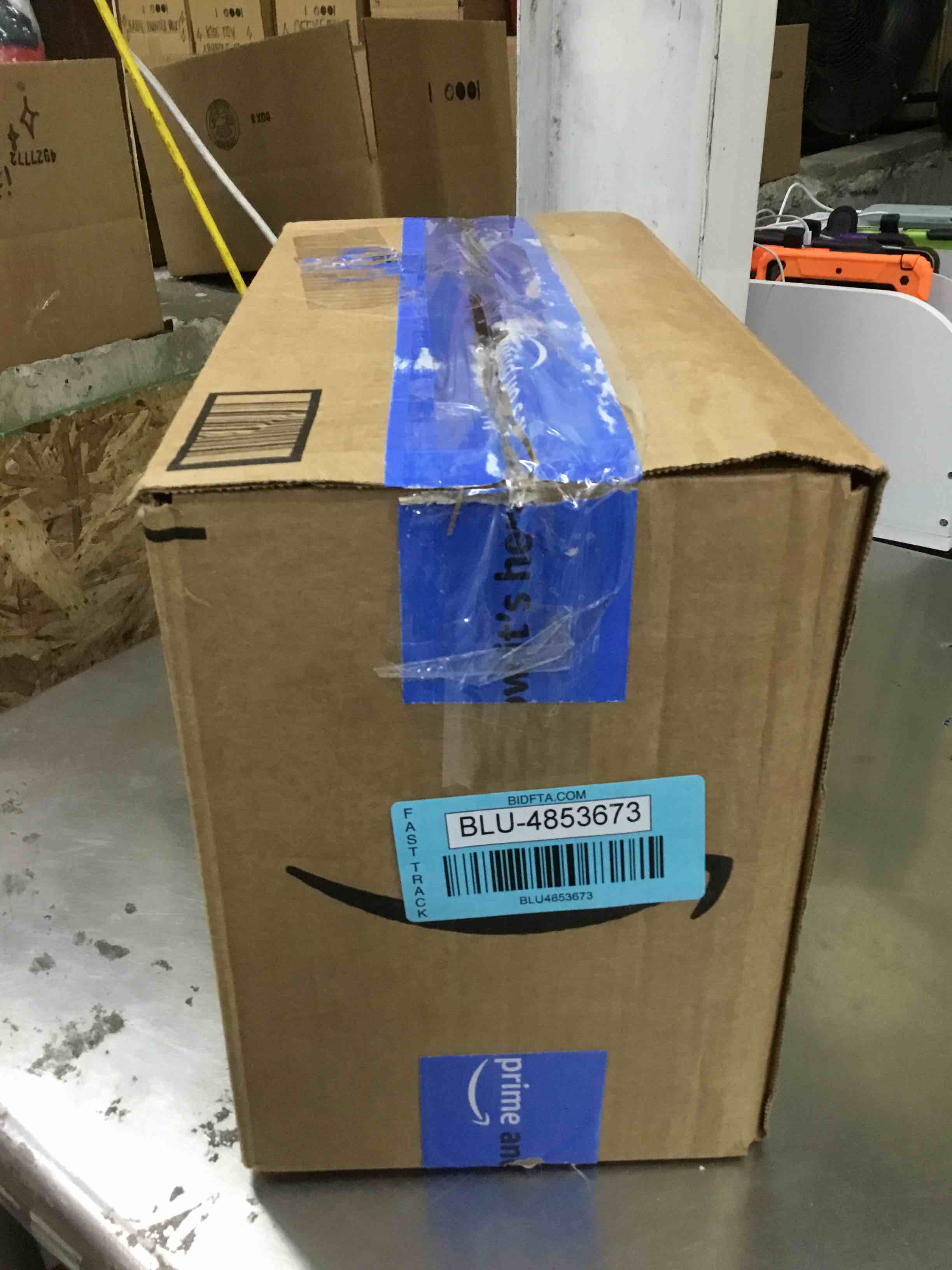 https://s3.amazonaws.com/lotting-images-prod/bidfta/BLU4853673_1708723463619.jpeg