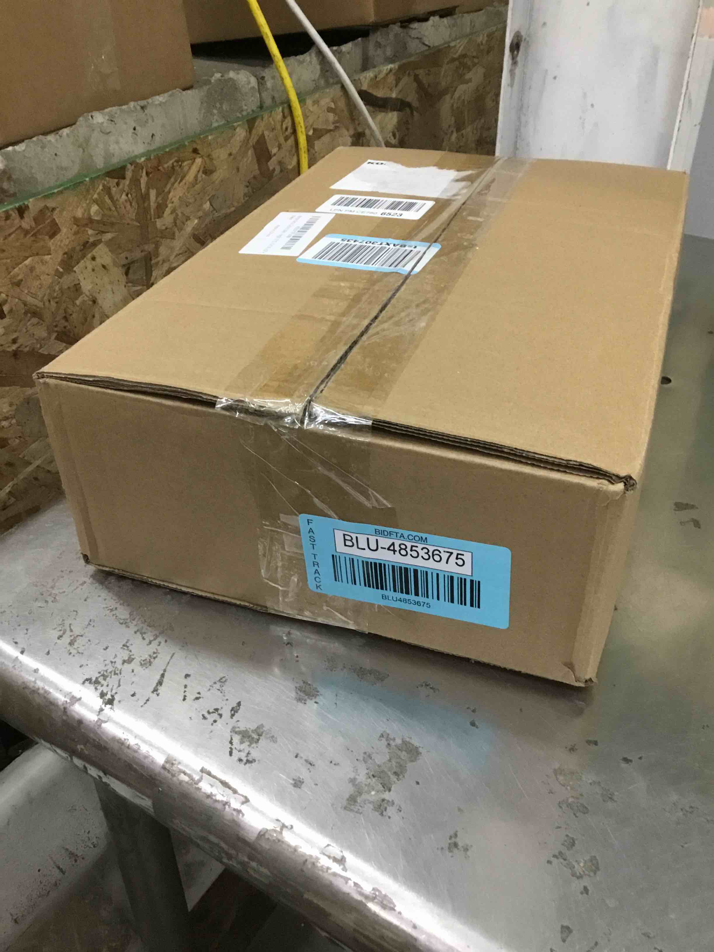 https://s3.amazonaws.com/lotting-images-prod/bidfta/BLU4853675_1708723844405.jpeg