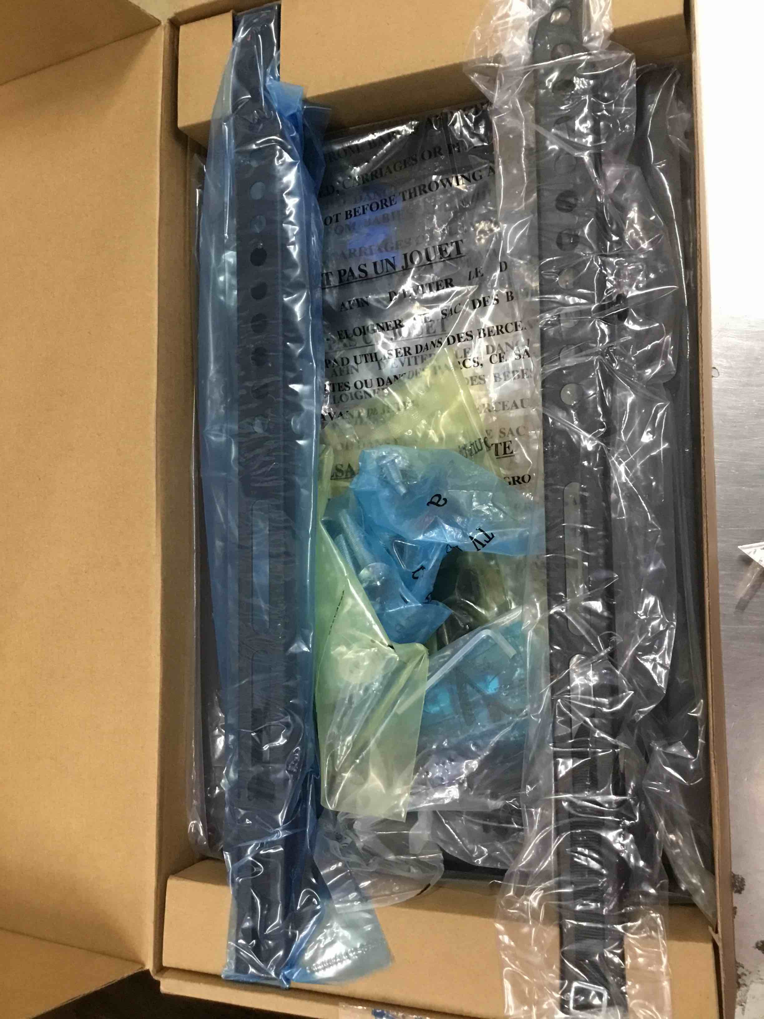 https://s3.amazonaws.com/lotting-images-prod/bidfta/BLU4854030_1709222867718.jpeg