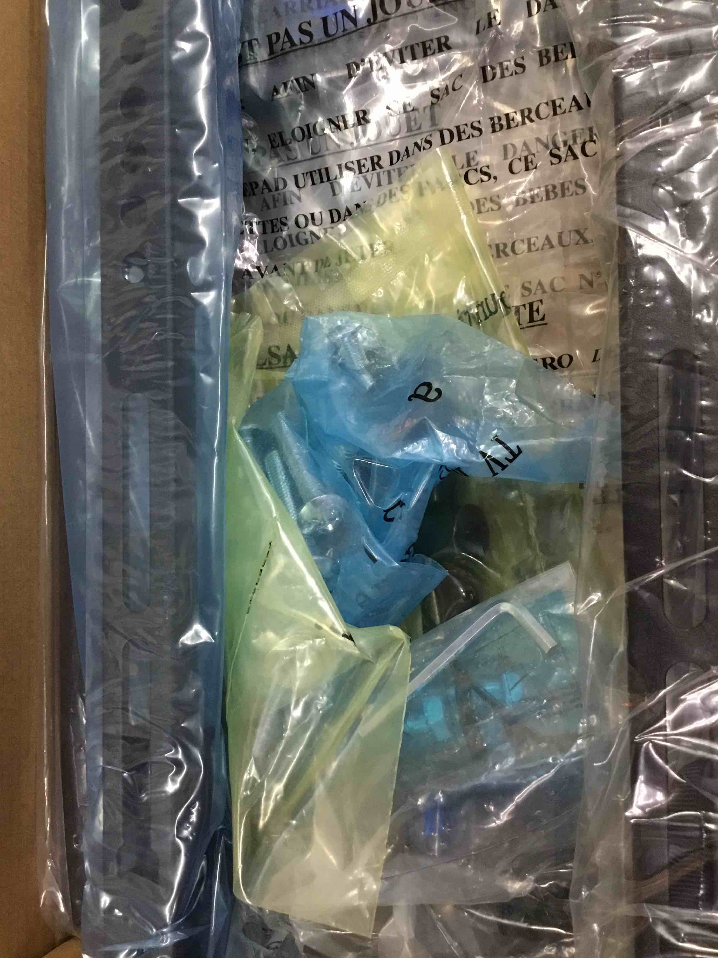 https://s3.amazonaws.com/lotting-images-prod/bidfta/BLU4854030_1709222869649.jpeg