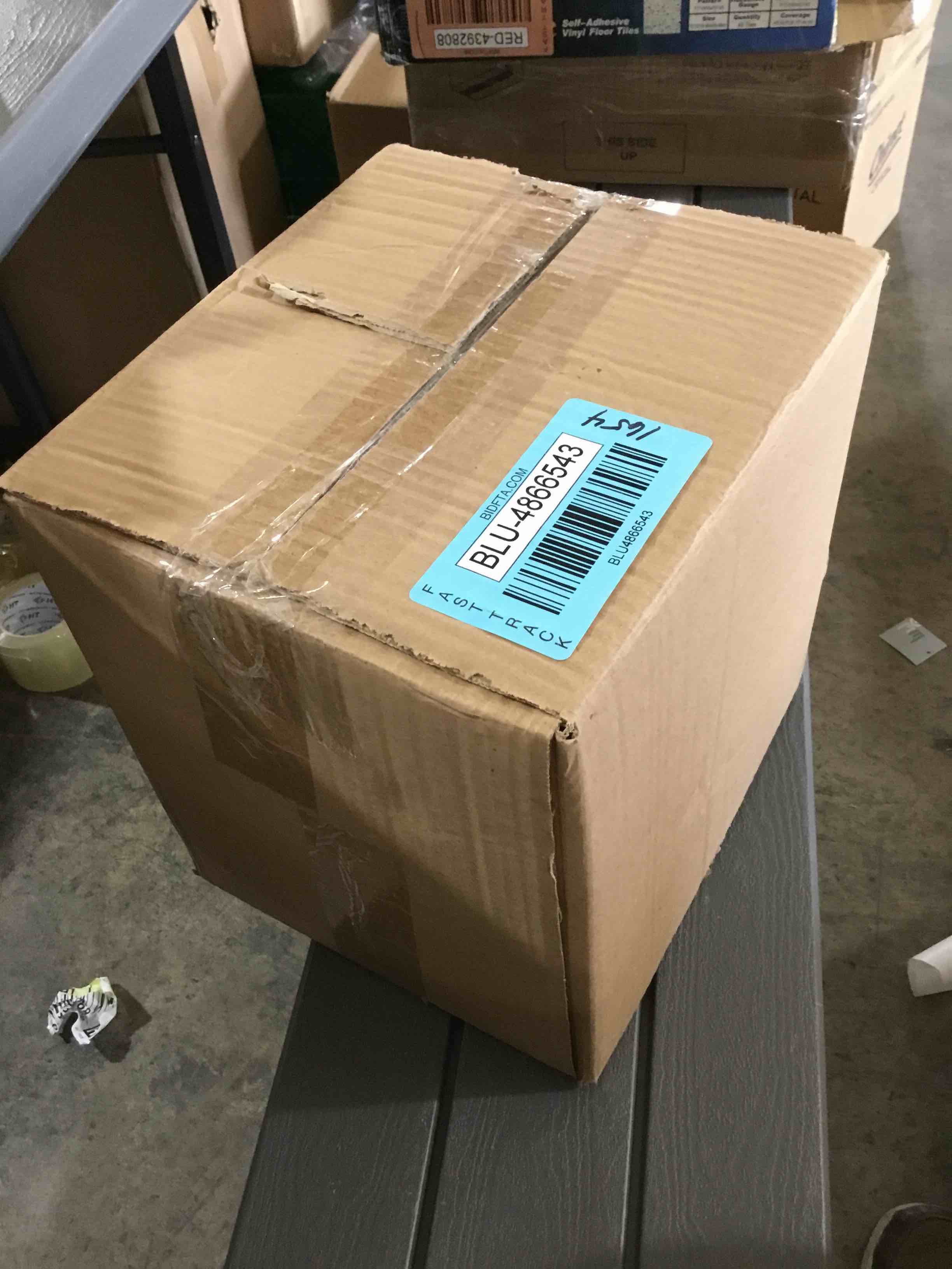 https://s3.amazonaws.com/lotting-images-prod/bidfta/BLU4866543_1684943592578.jpeg