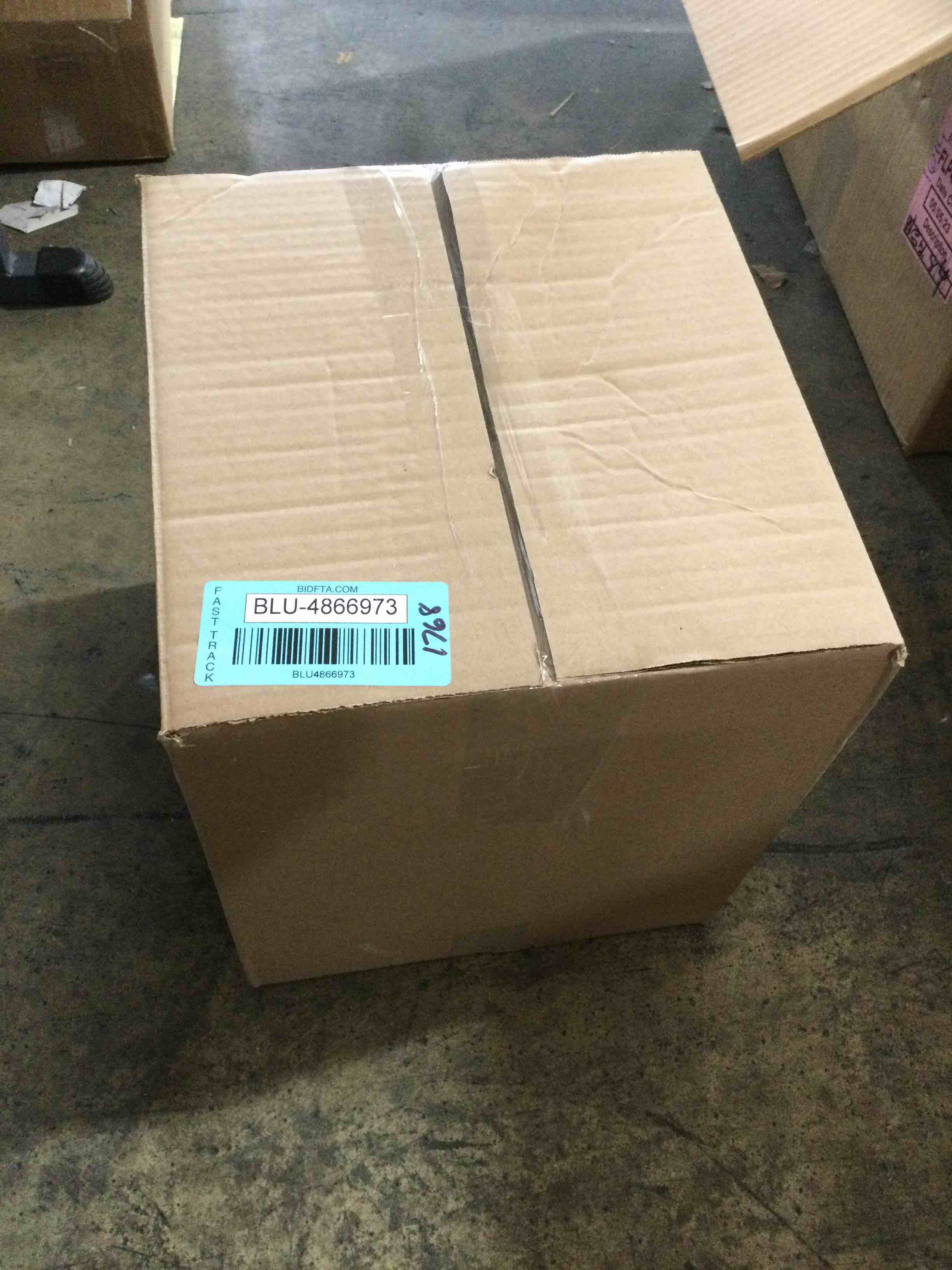 https://s3.amazonaws.com/lotting-images-prod/bidfta/BLU4866973_1685655920740.jpeg