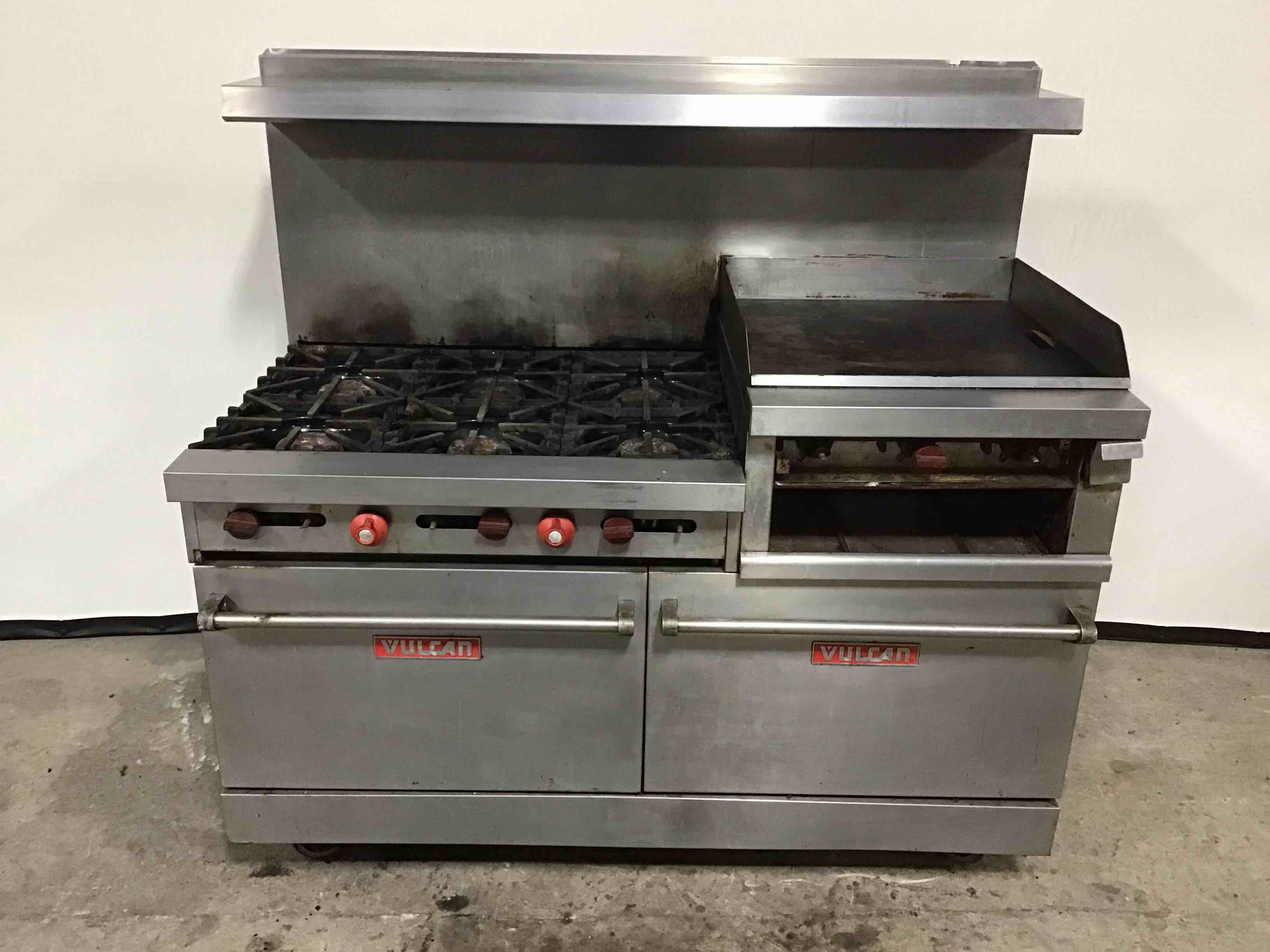 VULCAN 60 INCH NATURAL GAS 6 BURNER RANGE WITH FLAT GRILL AND DOUBLE OVEN ON CASTERS