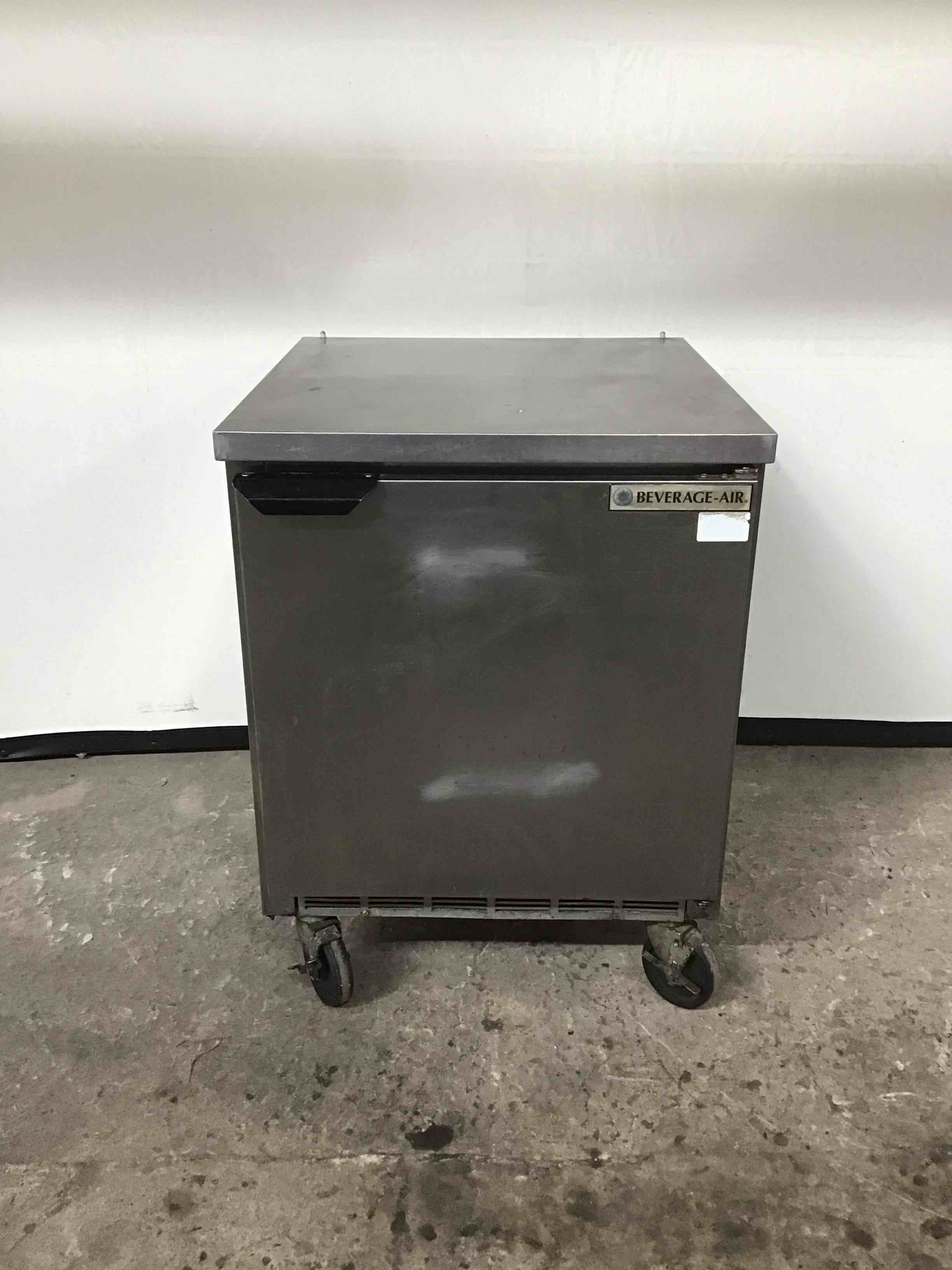 BEVERAGE AIR 27 INCH UNDERCOUNTER REFRIGERATOR ON CASTERS