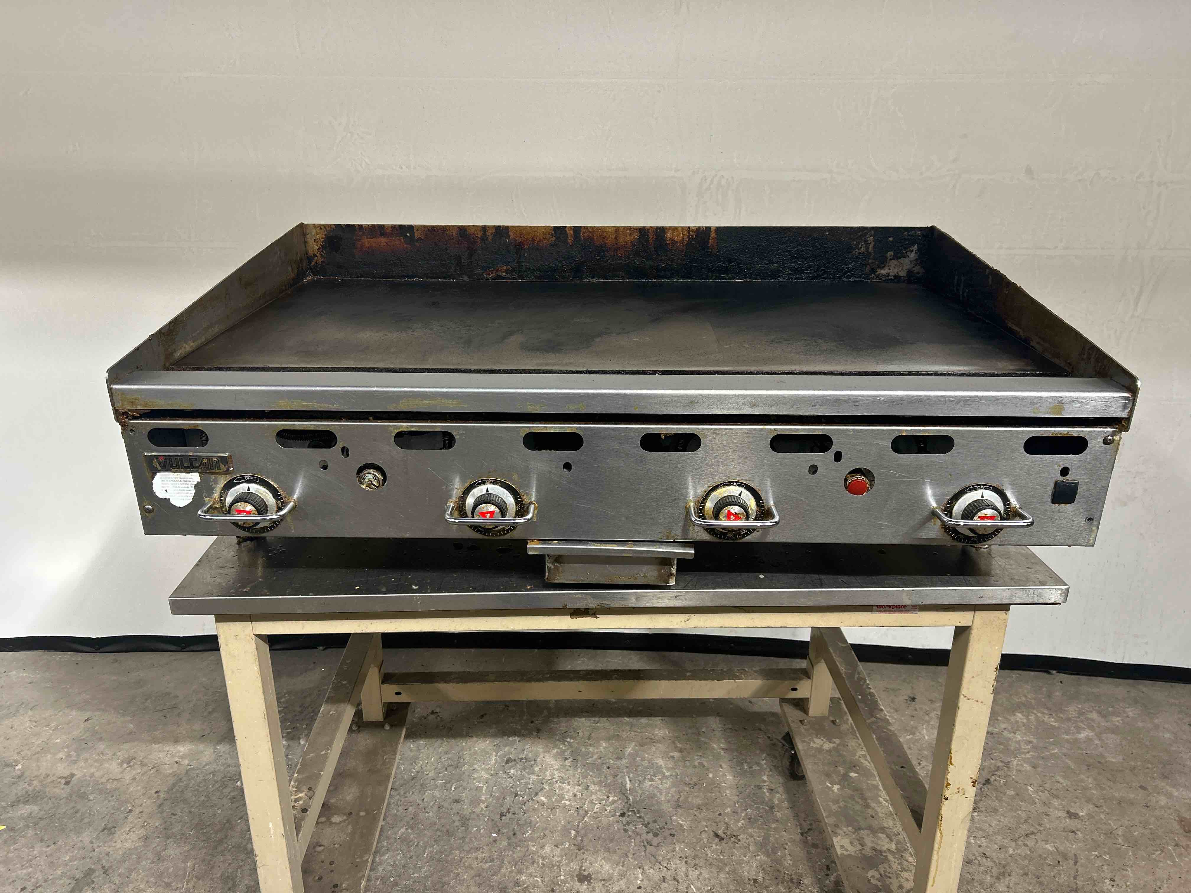 VULCAN 48 INCH NATURAL GAS THERMOSTAT CONTROLLED FLAT GRILL