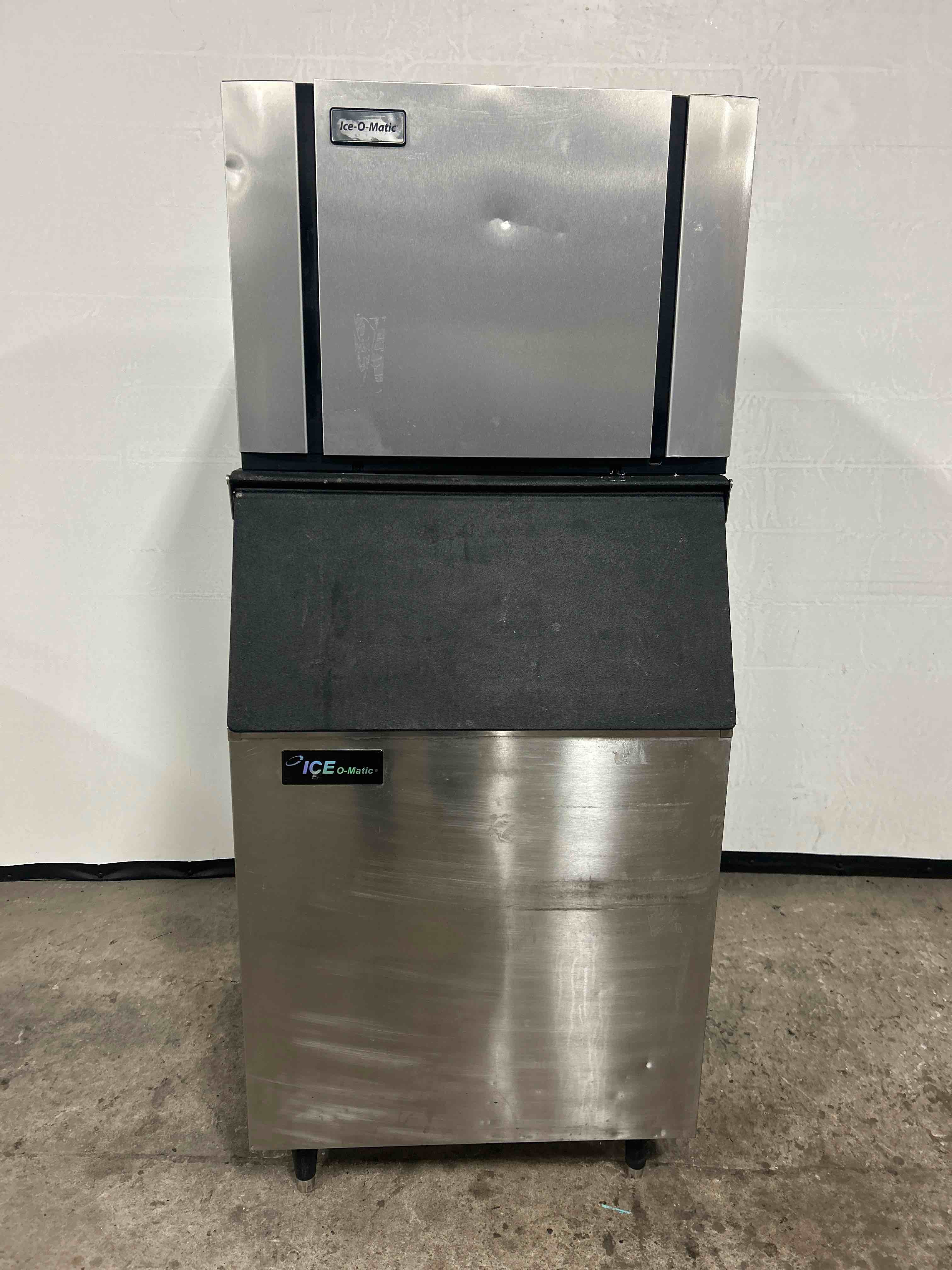 2022 ICE-O-MATIC 530LB CAPACITY AIR COOLED HALF CUBE ICE MACHINE WITH BIN