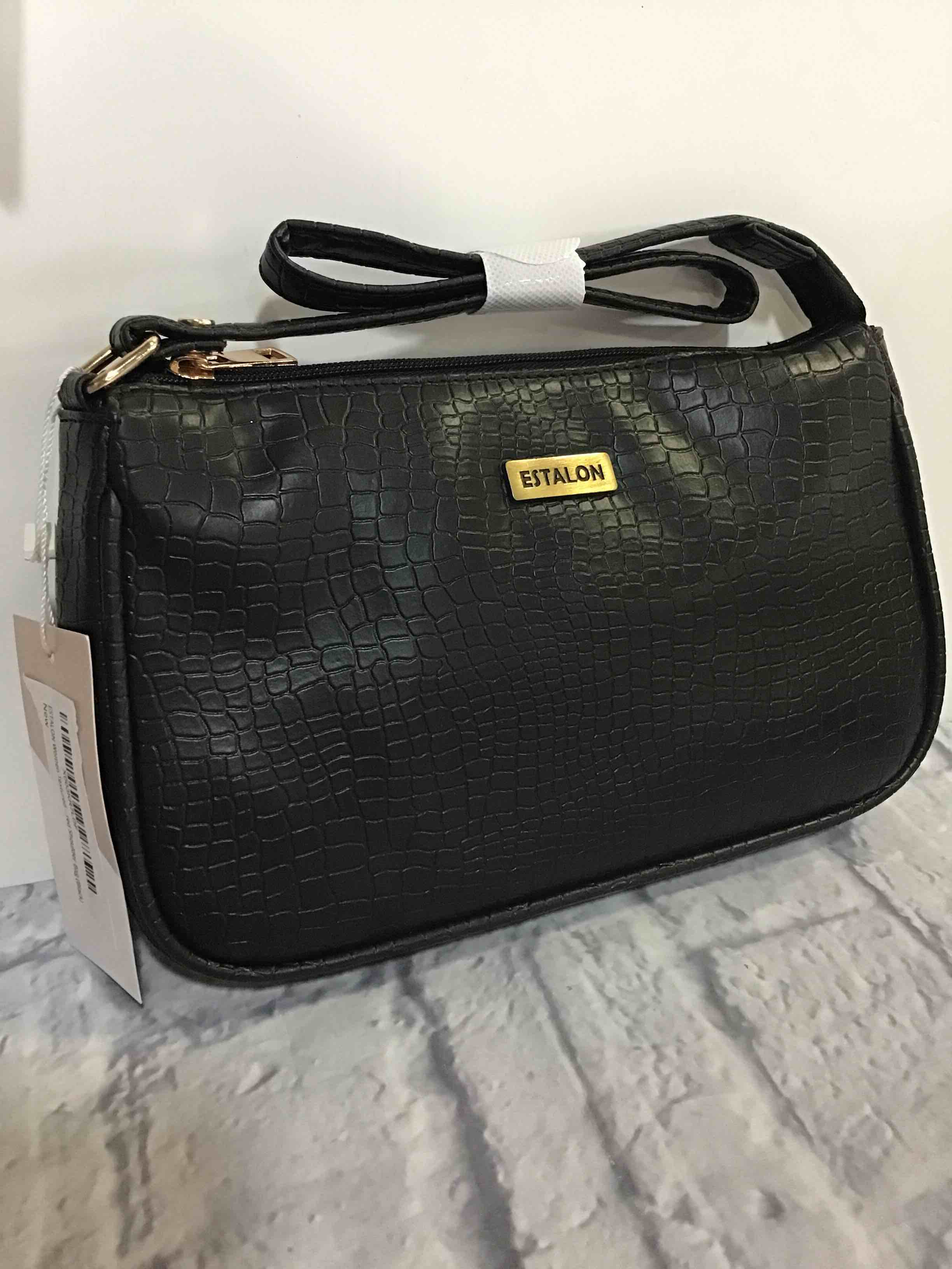 https://s3.amazonaws.com/lotting-images-prod/bidfta/BLU4891573_1684520270617.jpeg