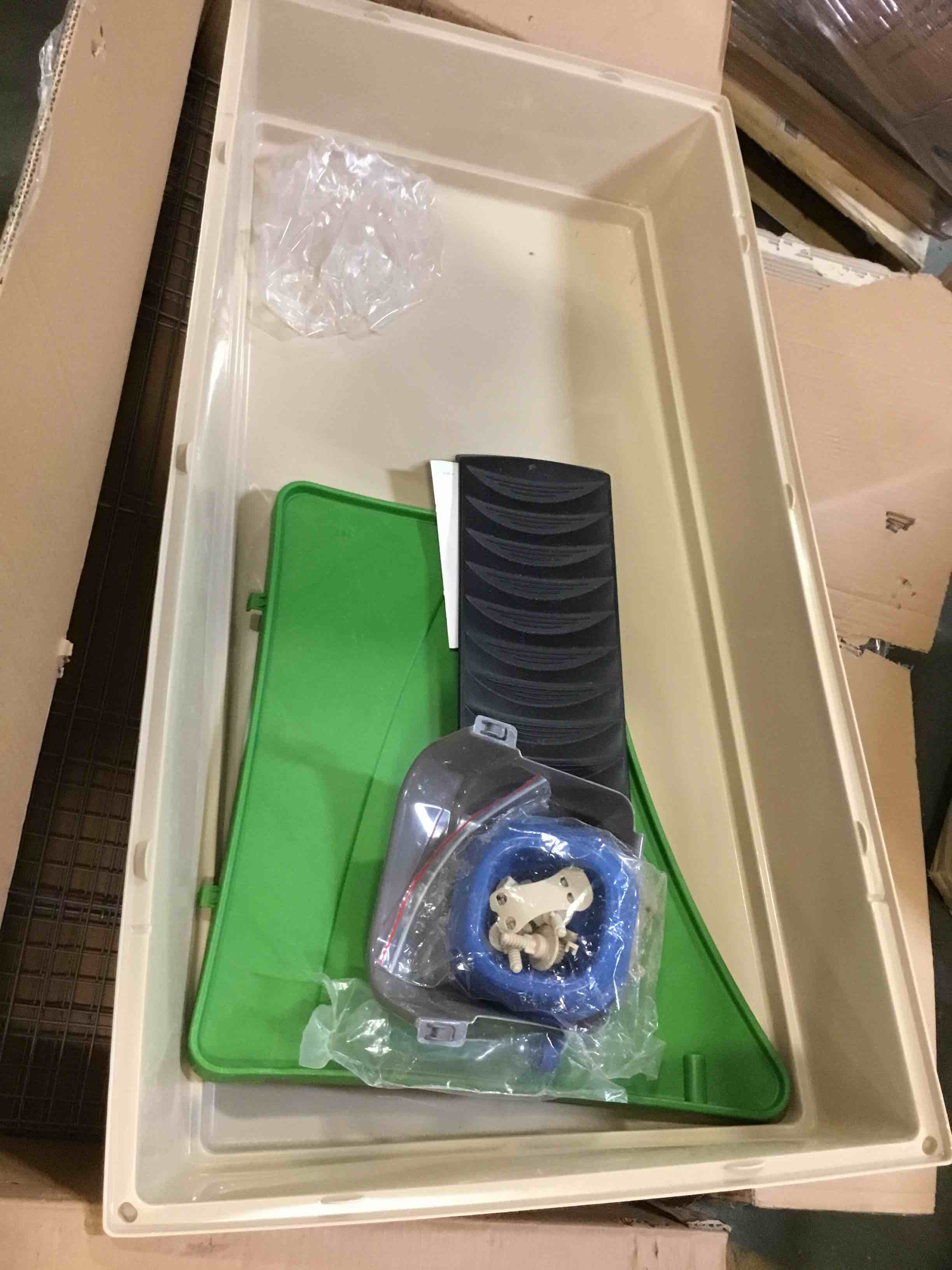https://s3.amazonaws.com/lotting-images-prod/bidfta/BLU4913627_1688834474330.jpeg