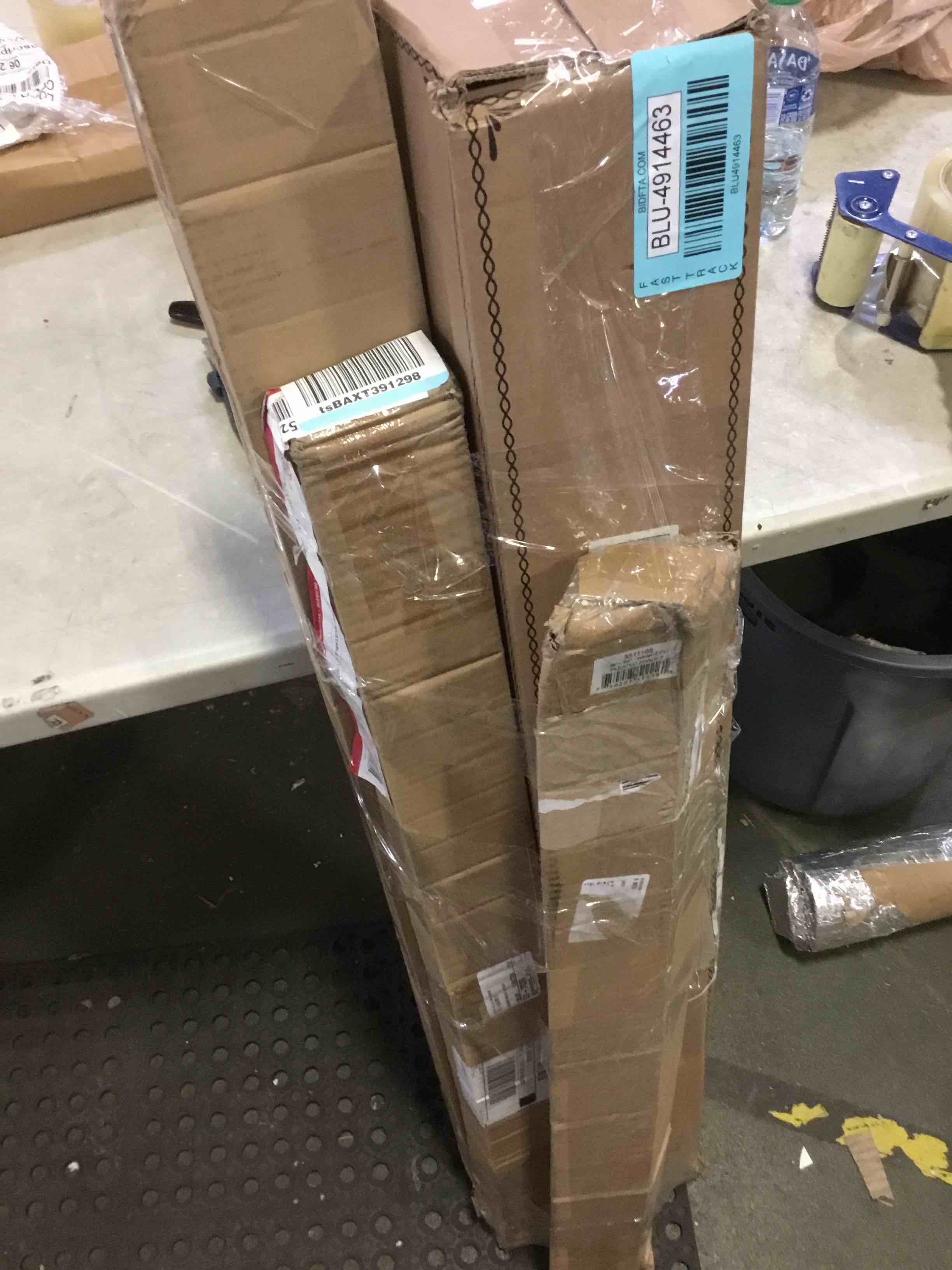 https://s3.amazonaws.com/lotting-images-prod/bidfta/BLU4914463_1687880209867.jpeg