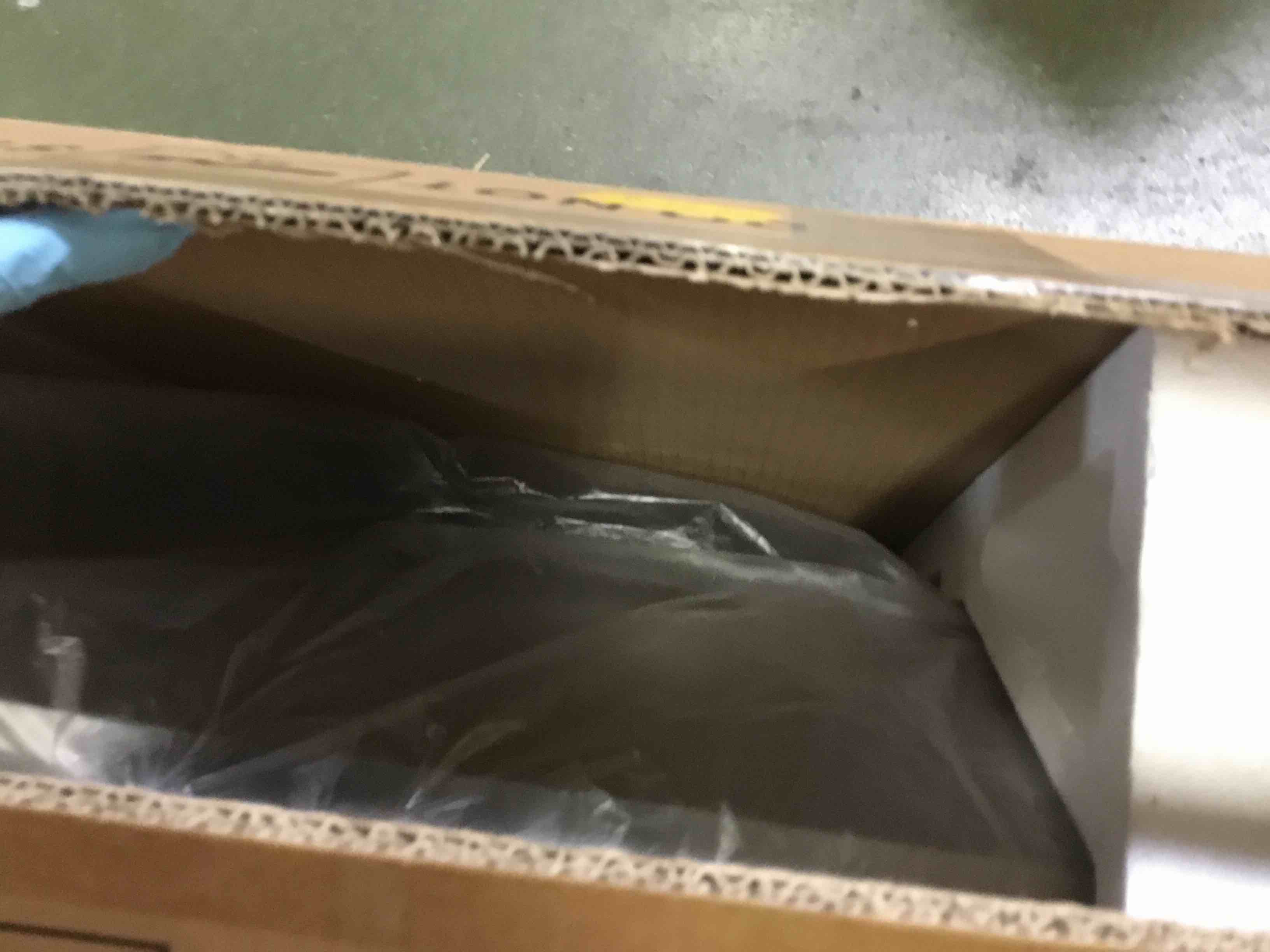 https://s3.amazonaws.com/lotting-images-prod/bidfta/BLU4914694_1687975158126.jpeg