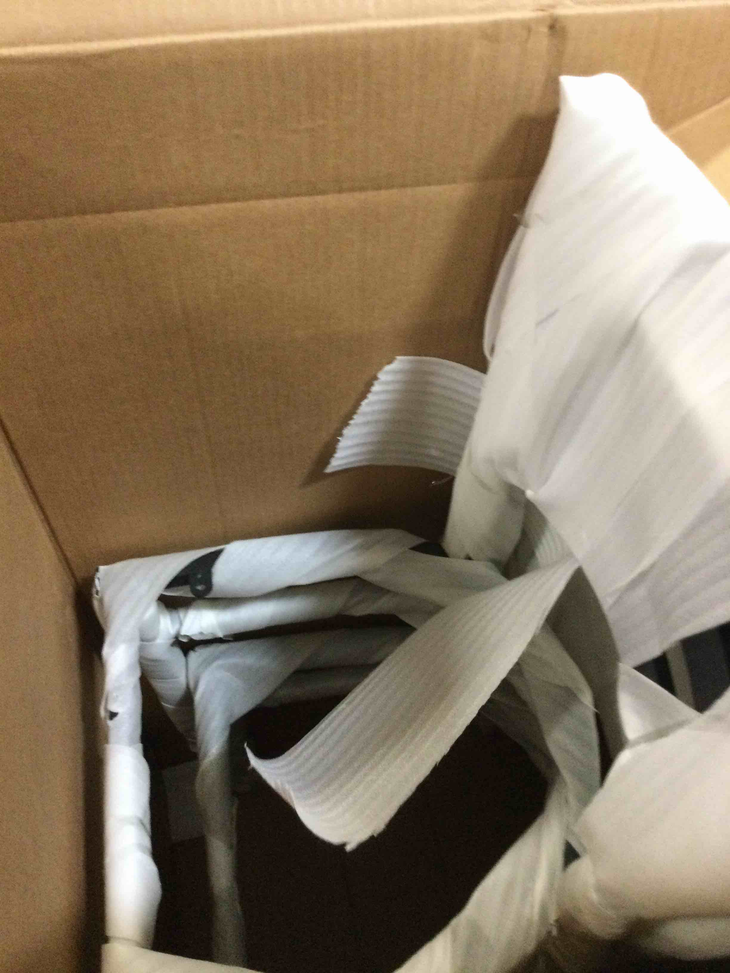 https://s3.amazonaws.com/lotting-images-prod/bidfta/BLU4915495_1688649539101.jpeg